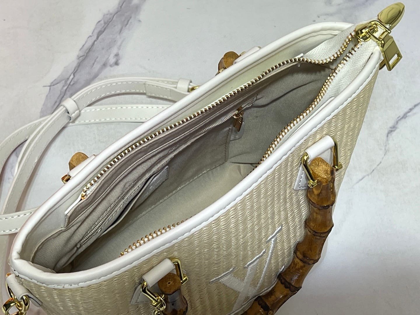 L0vis Vvtt0n Raffia Petit Bucket Tote