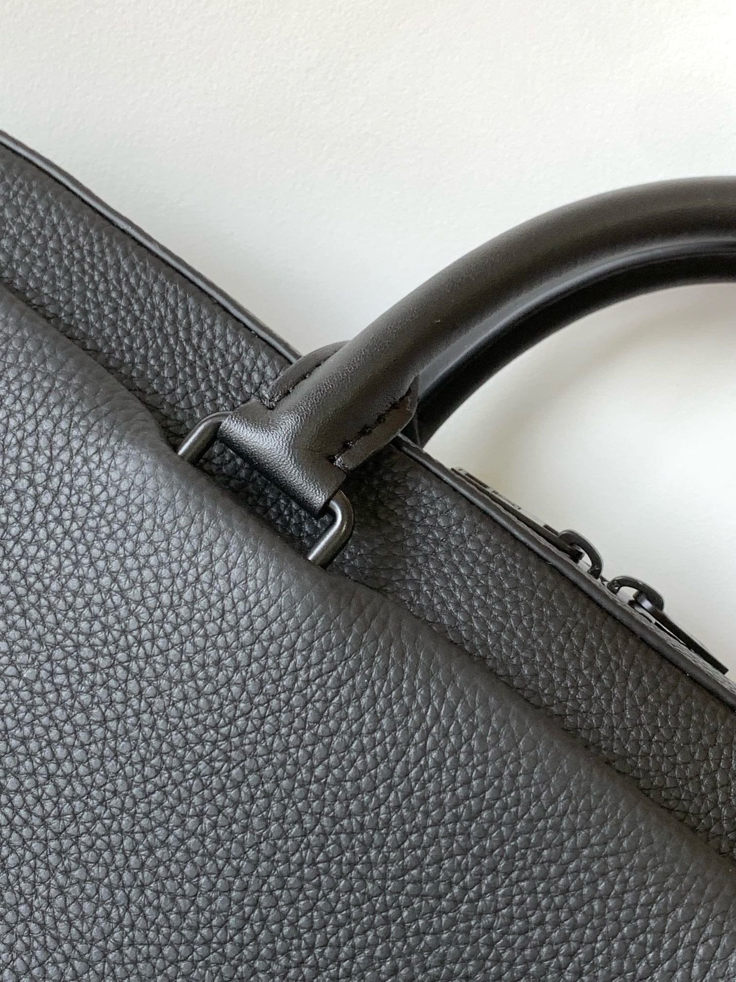 L0vis Vvtt0n M23778 PILOT Briefcase