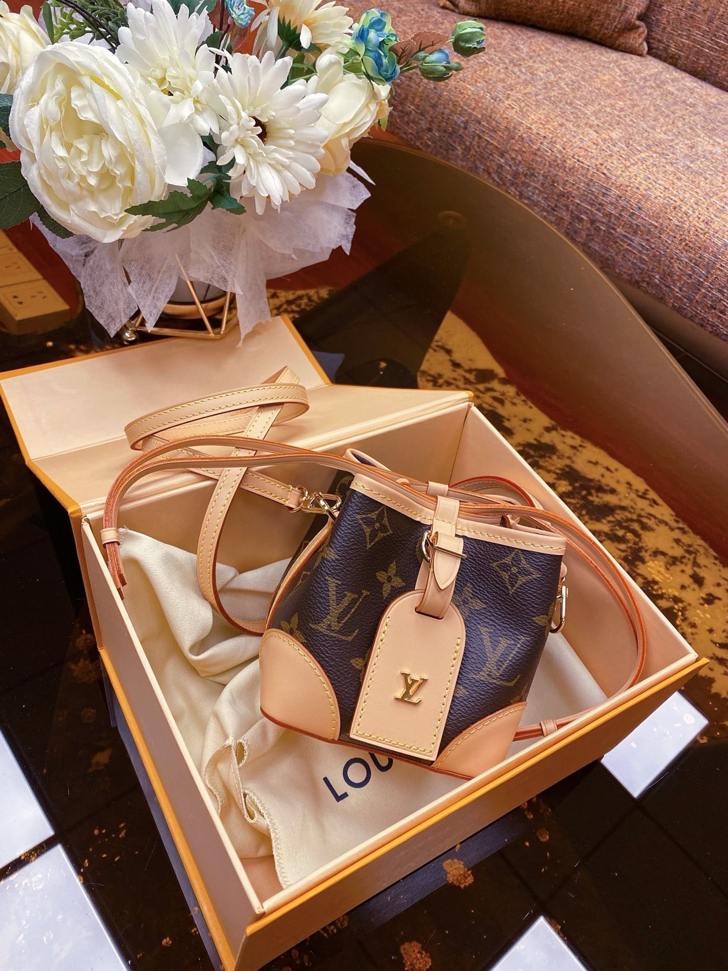 L0vis Vvtt0n M57099 Mini Bucket Bag