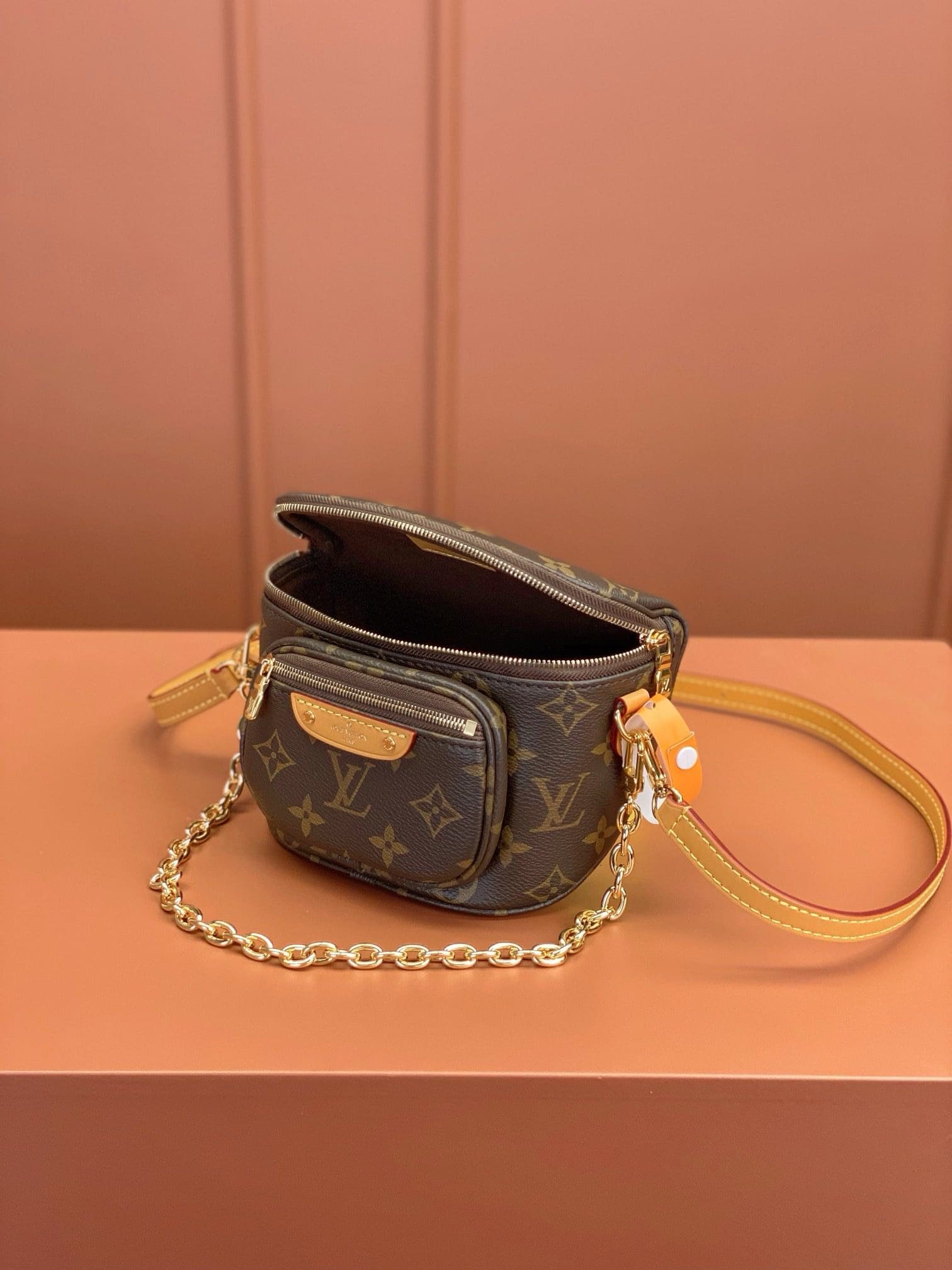L0vis Vvtt0n Mini Bumbag M82335 (top quality)