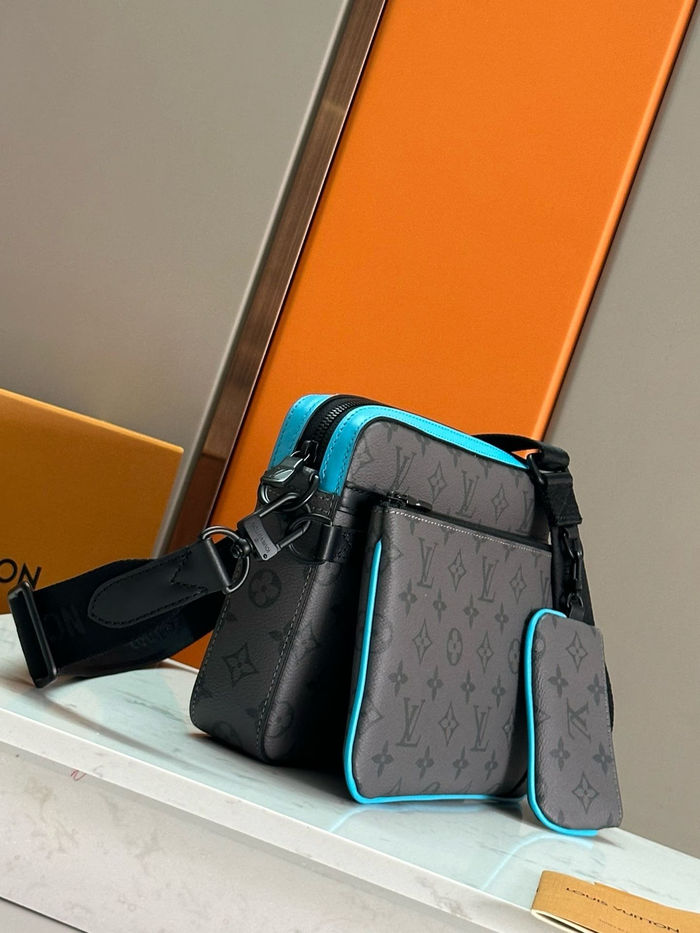 L0vis Vvtt0n M11648 Trio Messenger