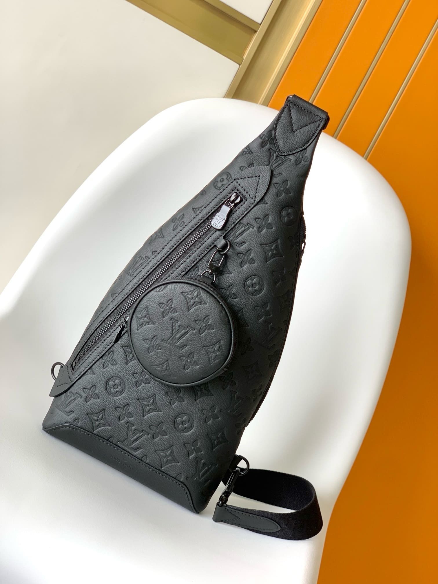 L0vis Vvtt0n M21890 Duo Slingbag