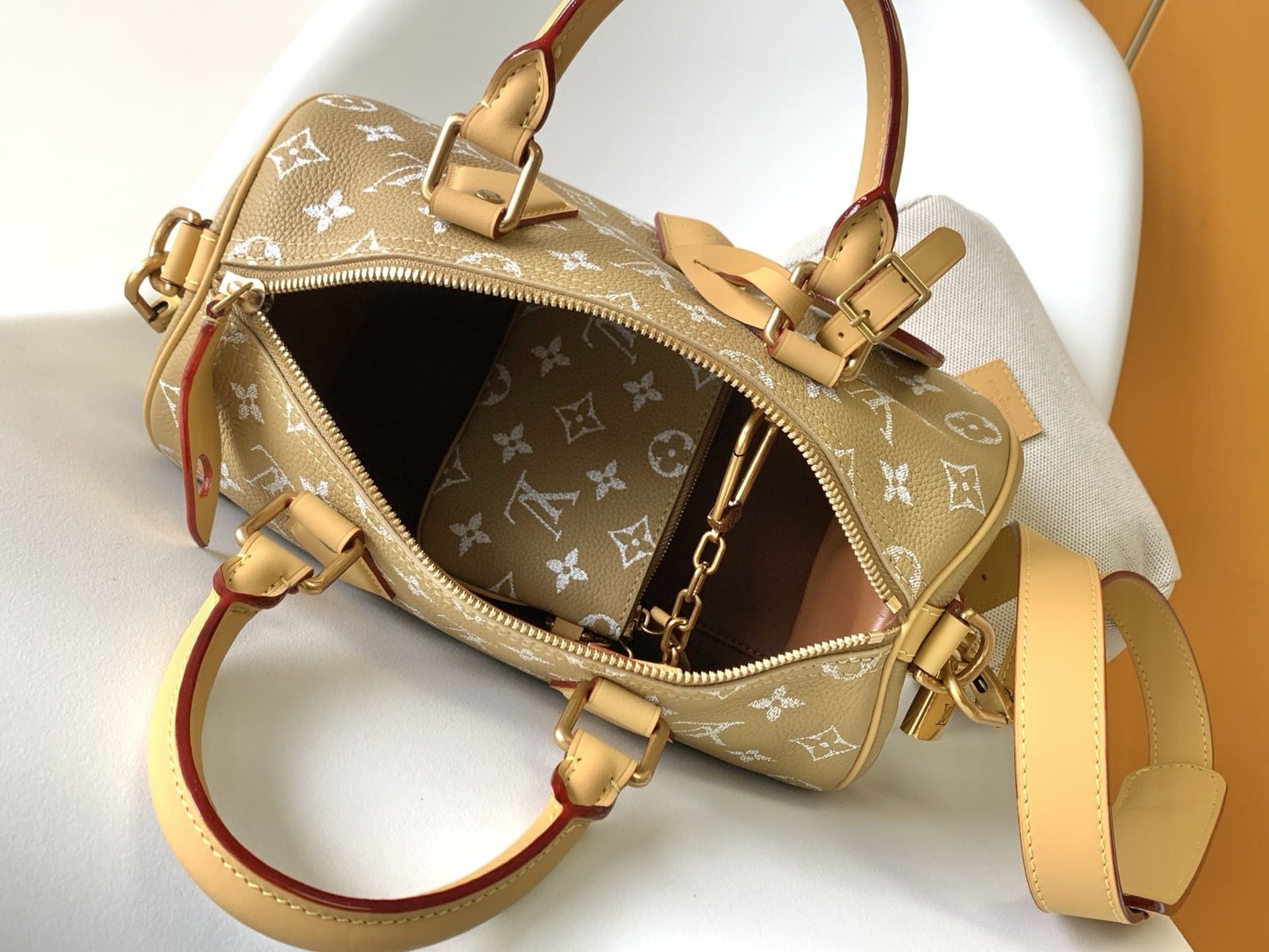 L0vis Vvtt0n M26305 Speedy P9 Bandoulière 25