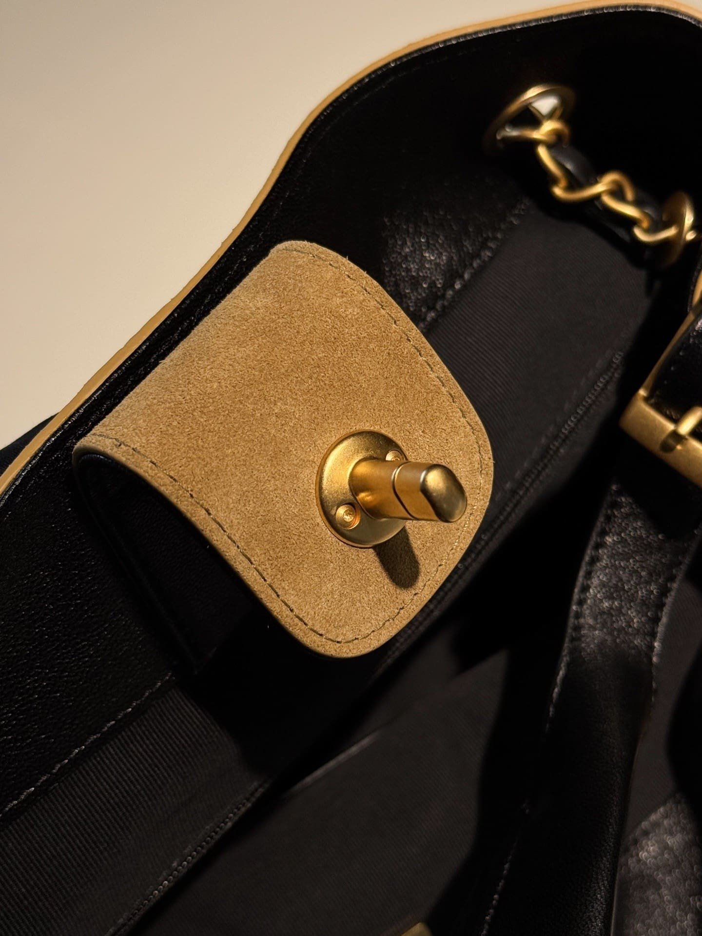 Ch**el 25 Shopping Bag