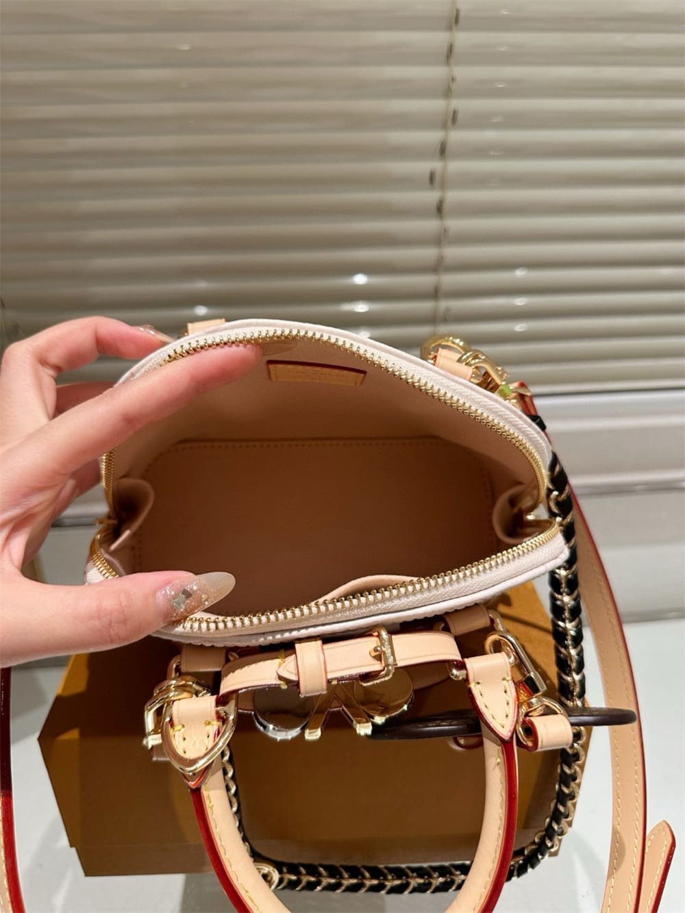 L0vis Vvtt0n Customizable Alma Mini LV&I
