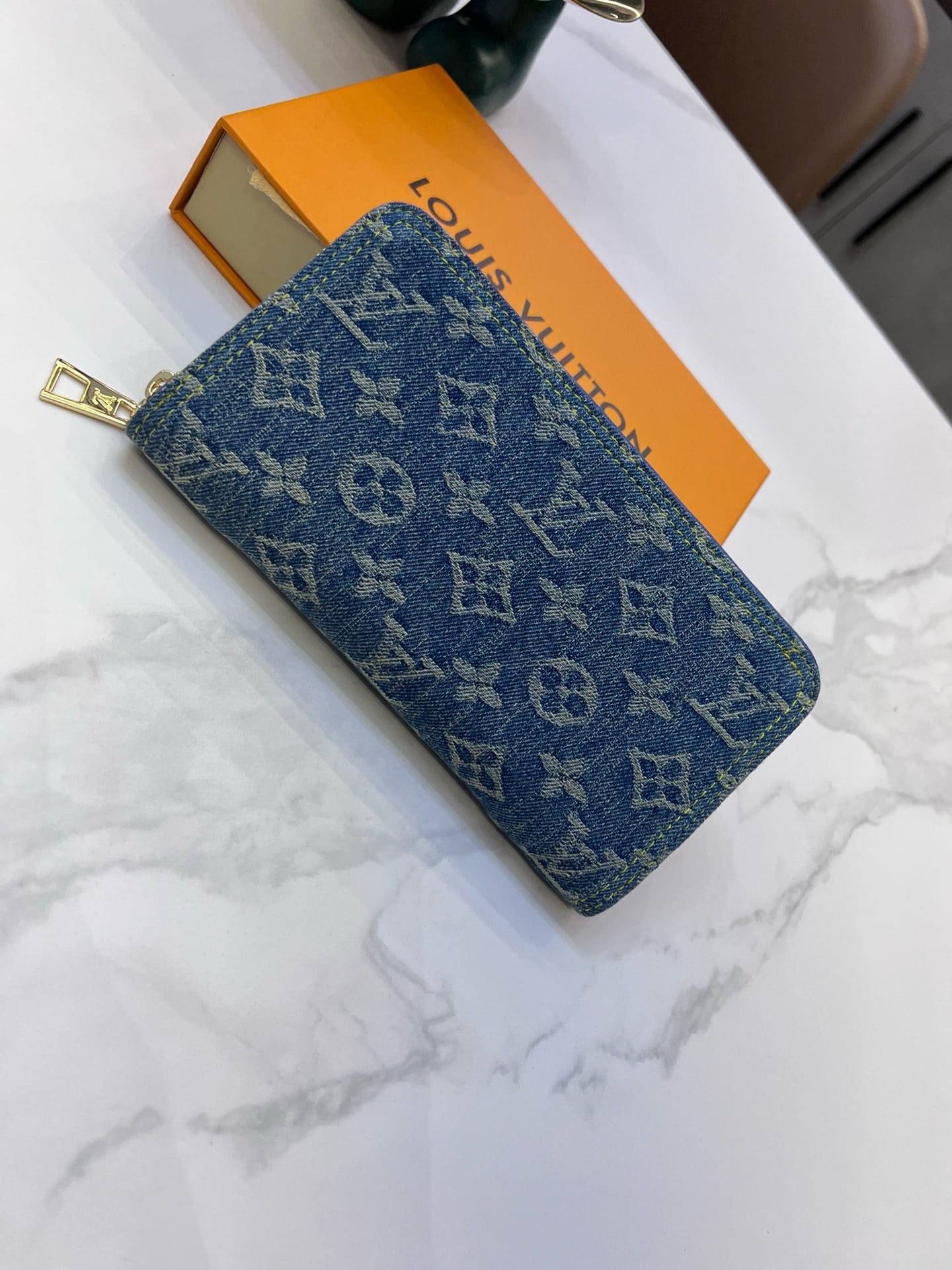 L0vis Vvtt0n M82958  Zippy Wallet