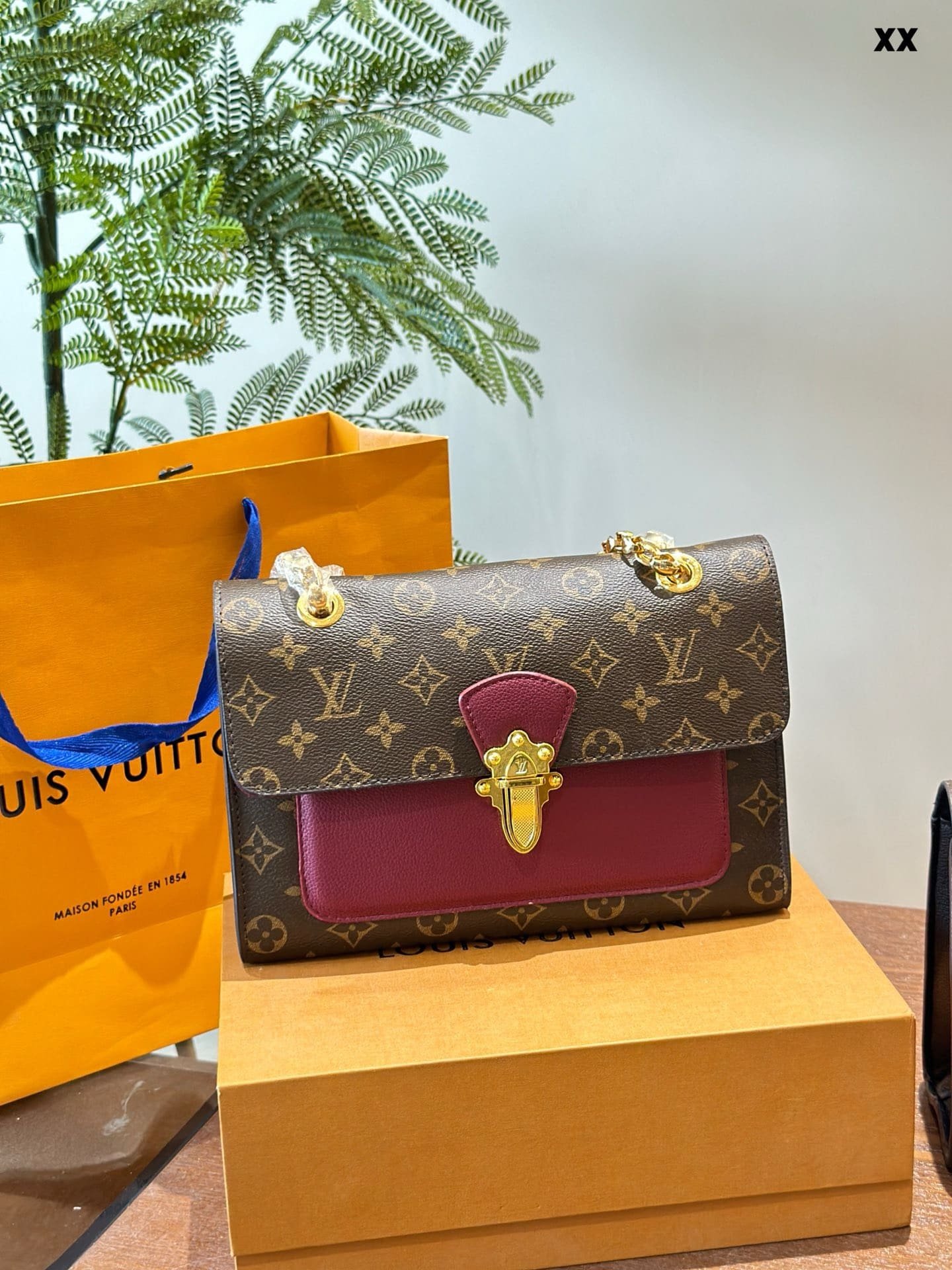 L0vis Vvtt0n Victoire Handbag Monogram Canvas and Leather