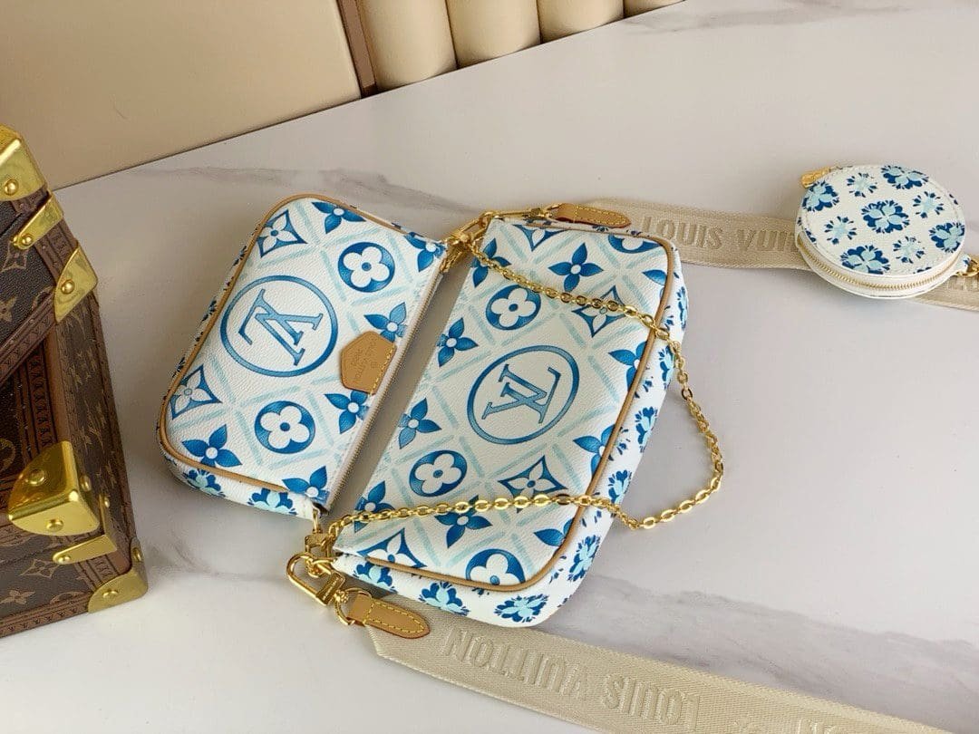 L0vis Vvtt0n M25374 LV By The Pool Multi Pochette Accessoires