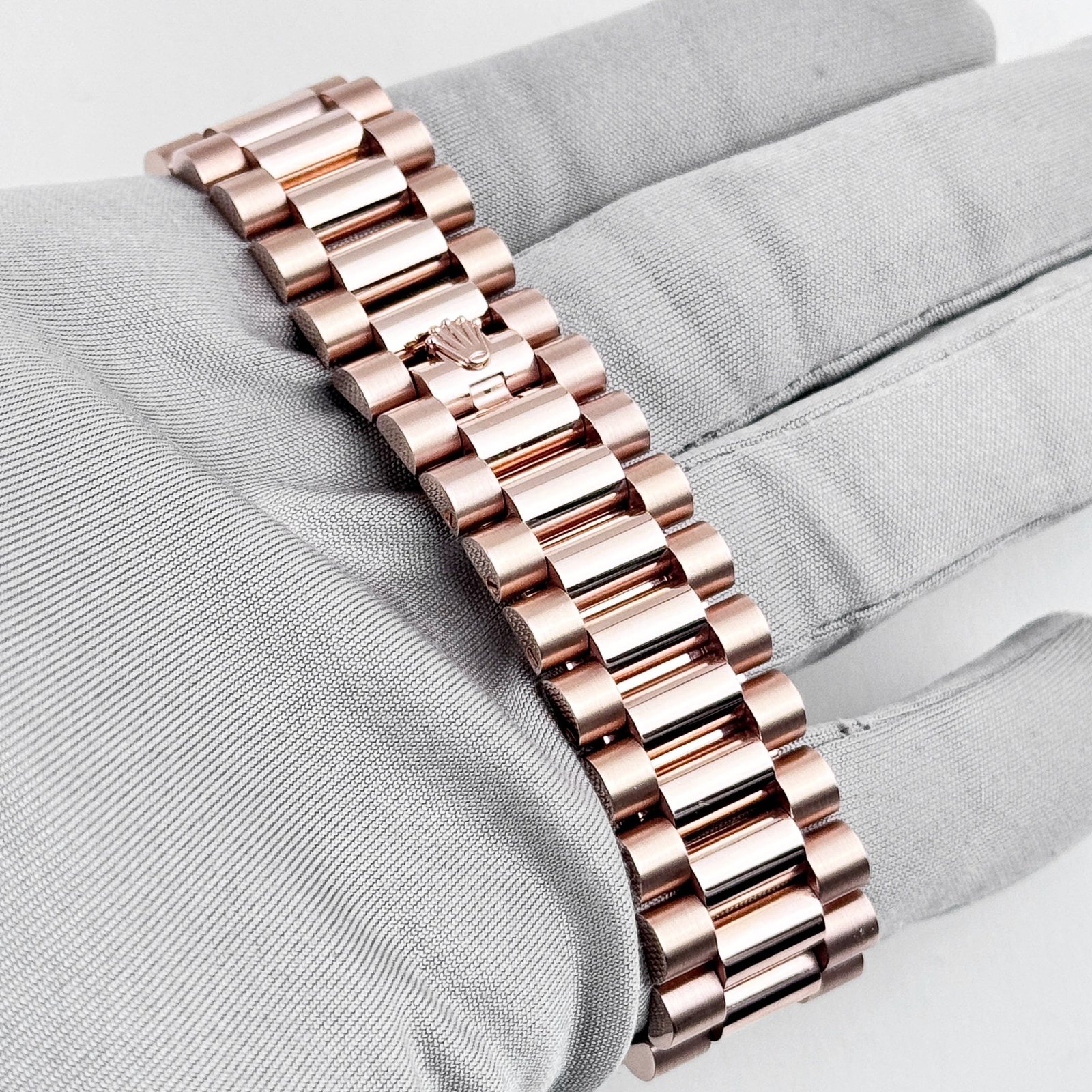 R01ex Day-Date 40 Reference 228235 Rose Gold Slate Ombre Dial (2024)