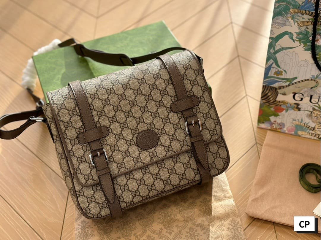 Gvc*1 Messenger Bag