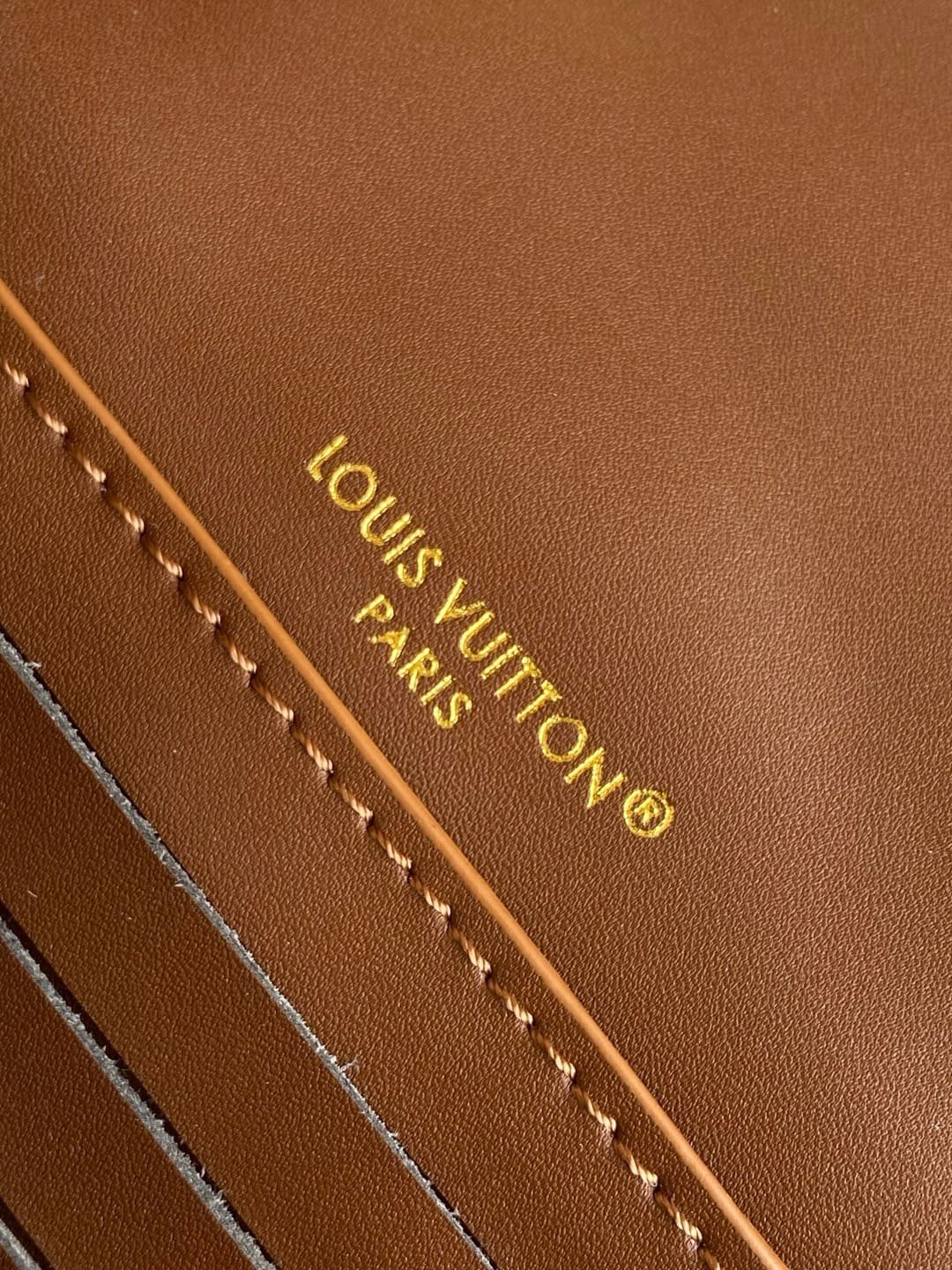 L0vis Vvtt0n M13841 Wallet On Chain GO-14