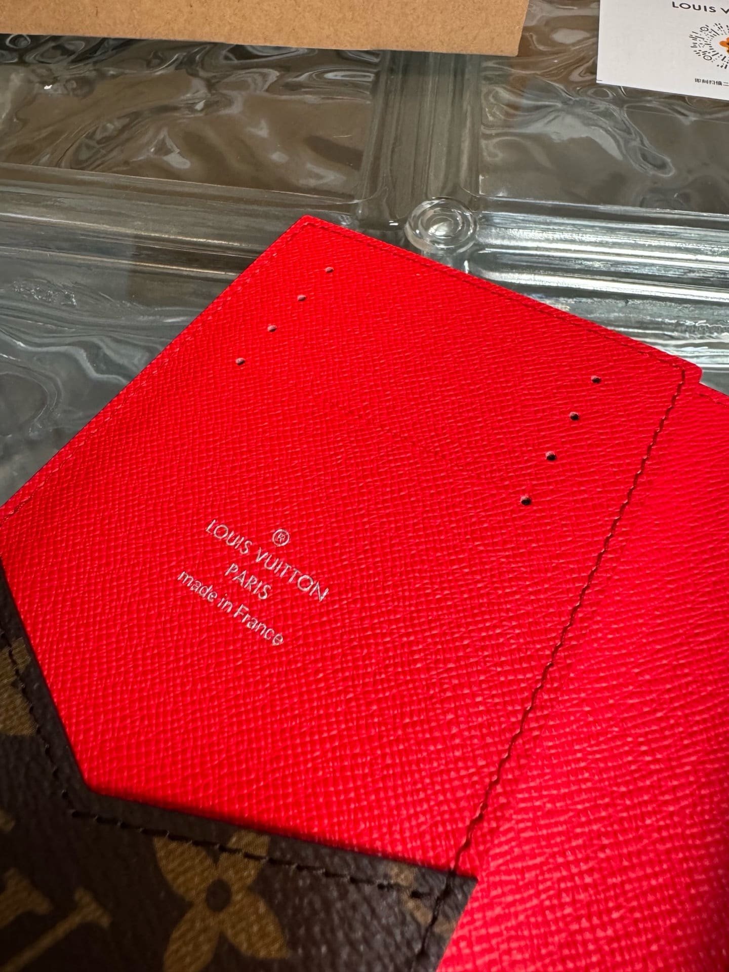 L0vis Vvtt0n M12824 Passport Cover