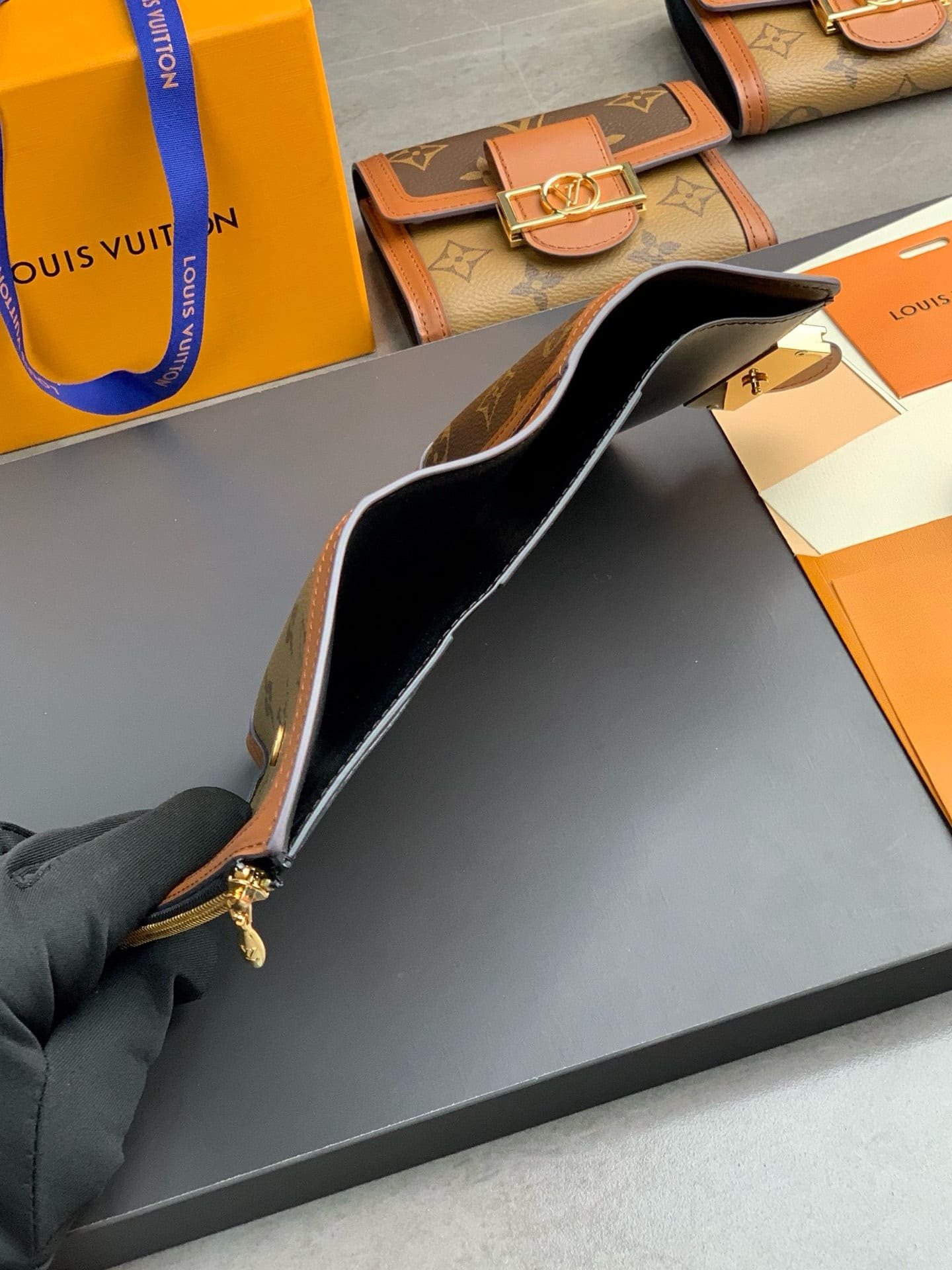 L0vis Vvtt0n M68725 Dauphine Compact Wallet
