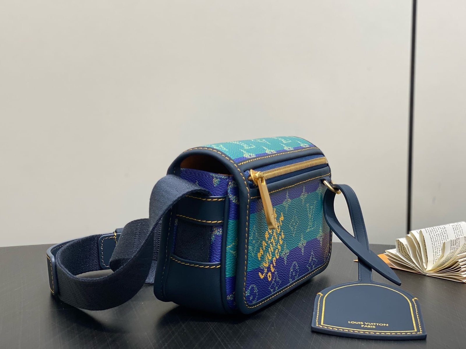 L0vis Vvtt0n M15173 Bosphore Wearable Wallet