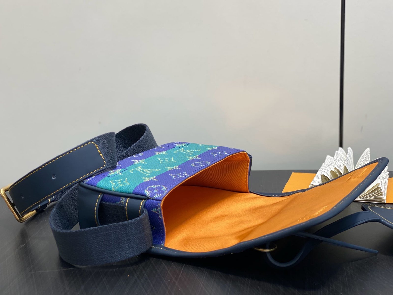 L0vis Vvtt0n M15173 Bosphore Wearable Wallet