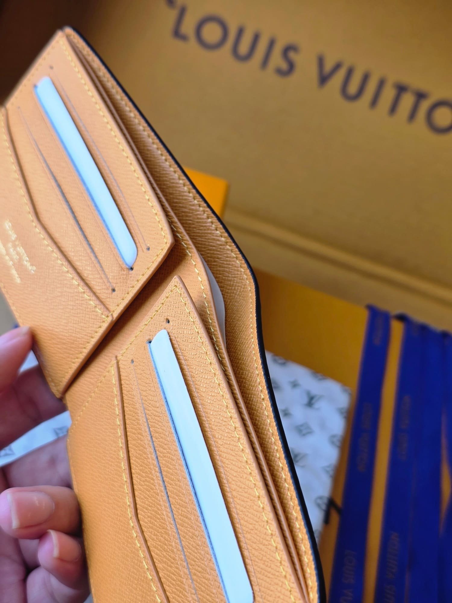 L0vis Vvtt0n M25795 Slender Wallet