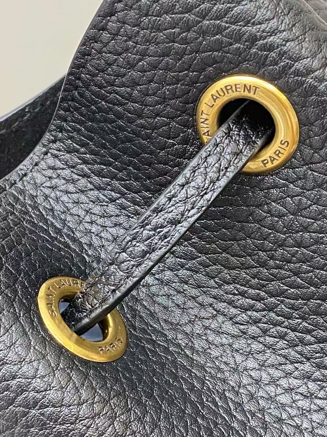 Sa1nt Lau*nt PARIS VII small hobo in grained leather