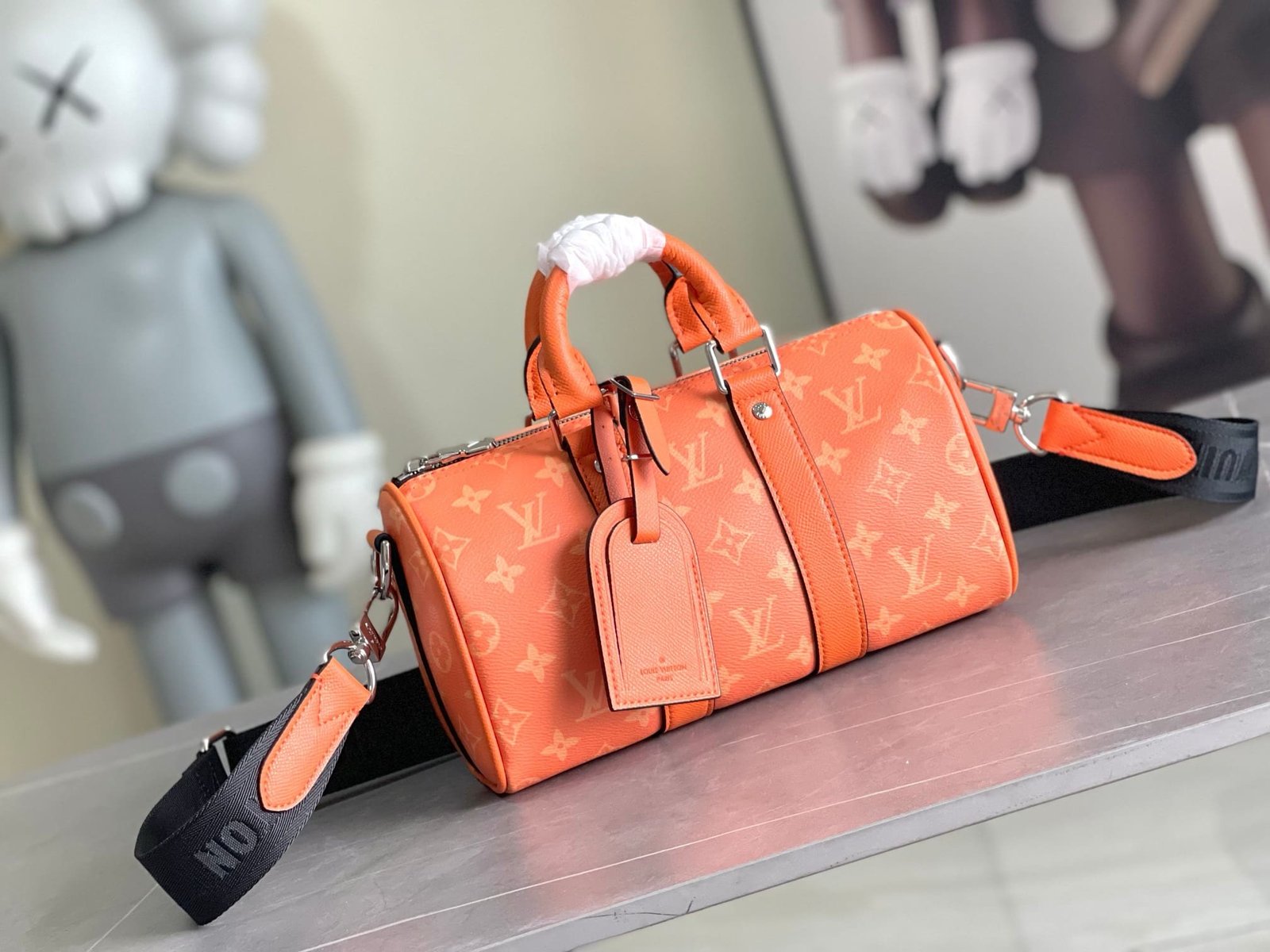 L0vis Vvtt0n M31044 KEEPALL BANDOULIÈRE 25 travel bag
