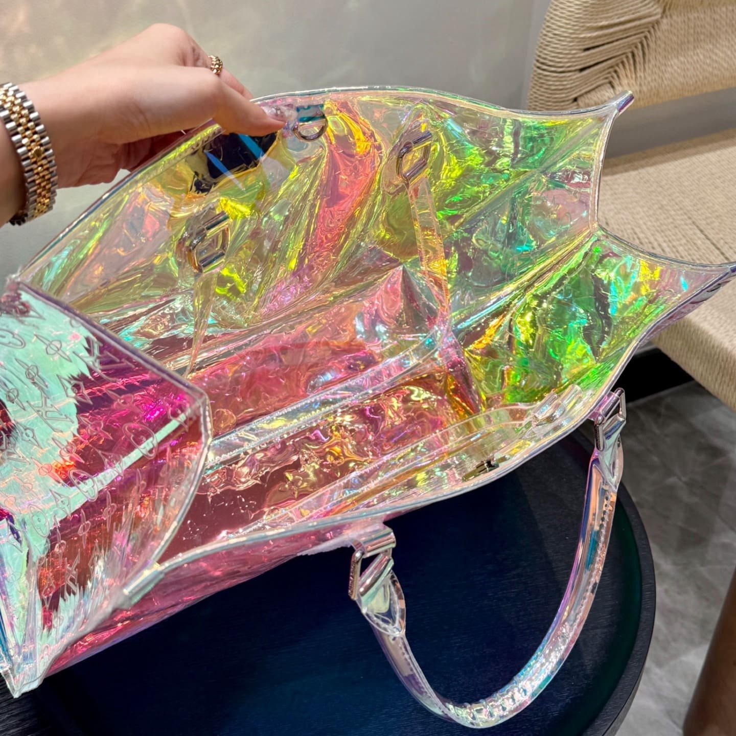 L0vis Vvtt0n onthego tote bag
