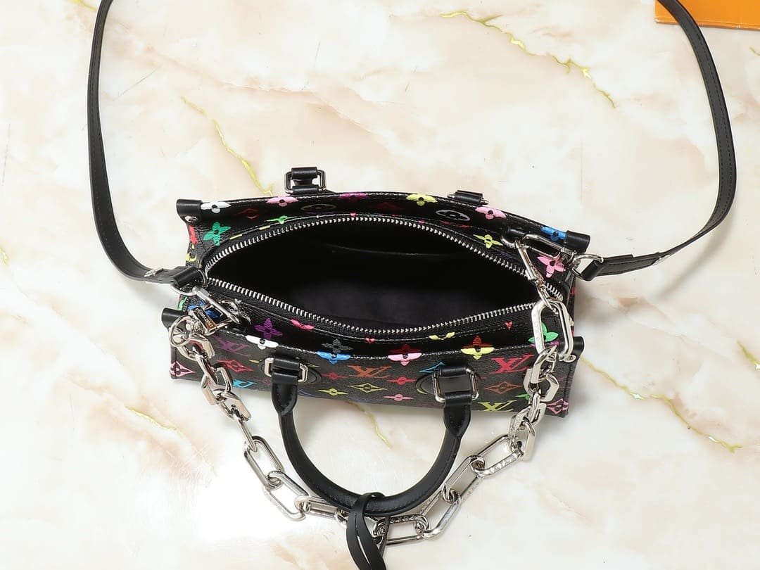 L0vis Vvtt0n M13260 LV x TM OnTheGo East West Chain