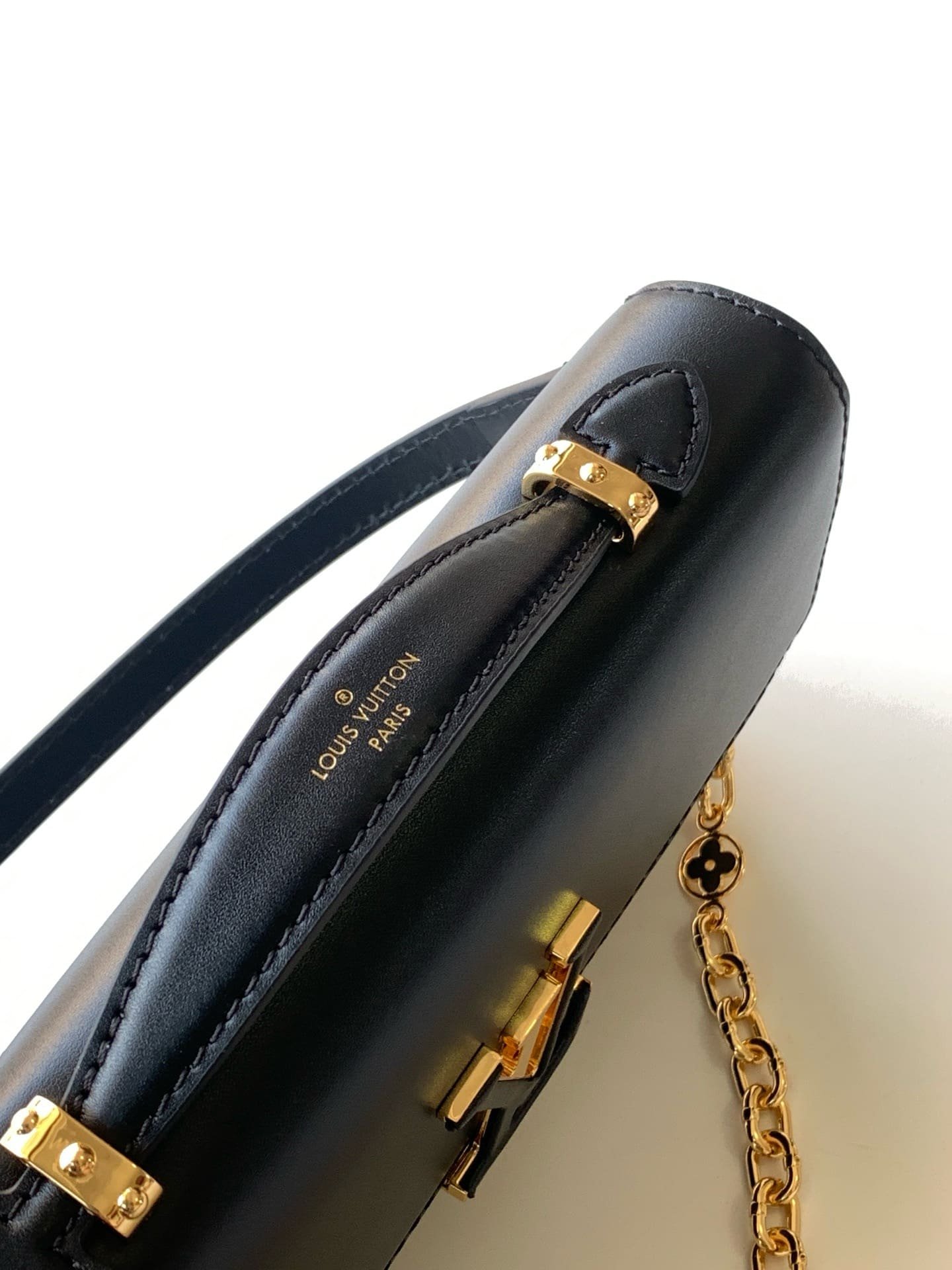 L0vis Vvtt0n M12143 Wallet On Chain Capucines