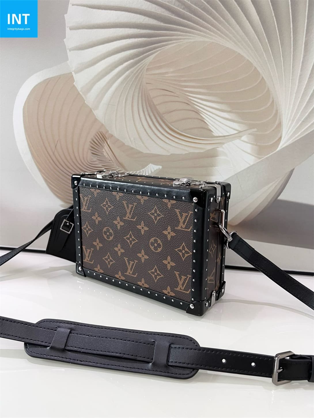 L0vis Vvtt0n M20252 CLUTCH BOX Portable Hard Case