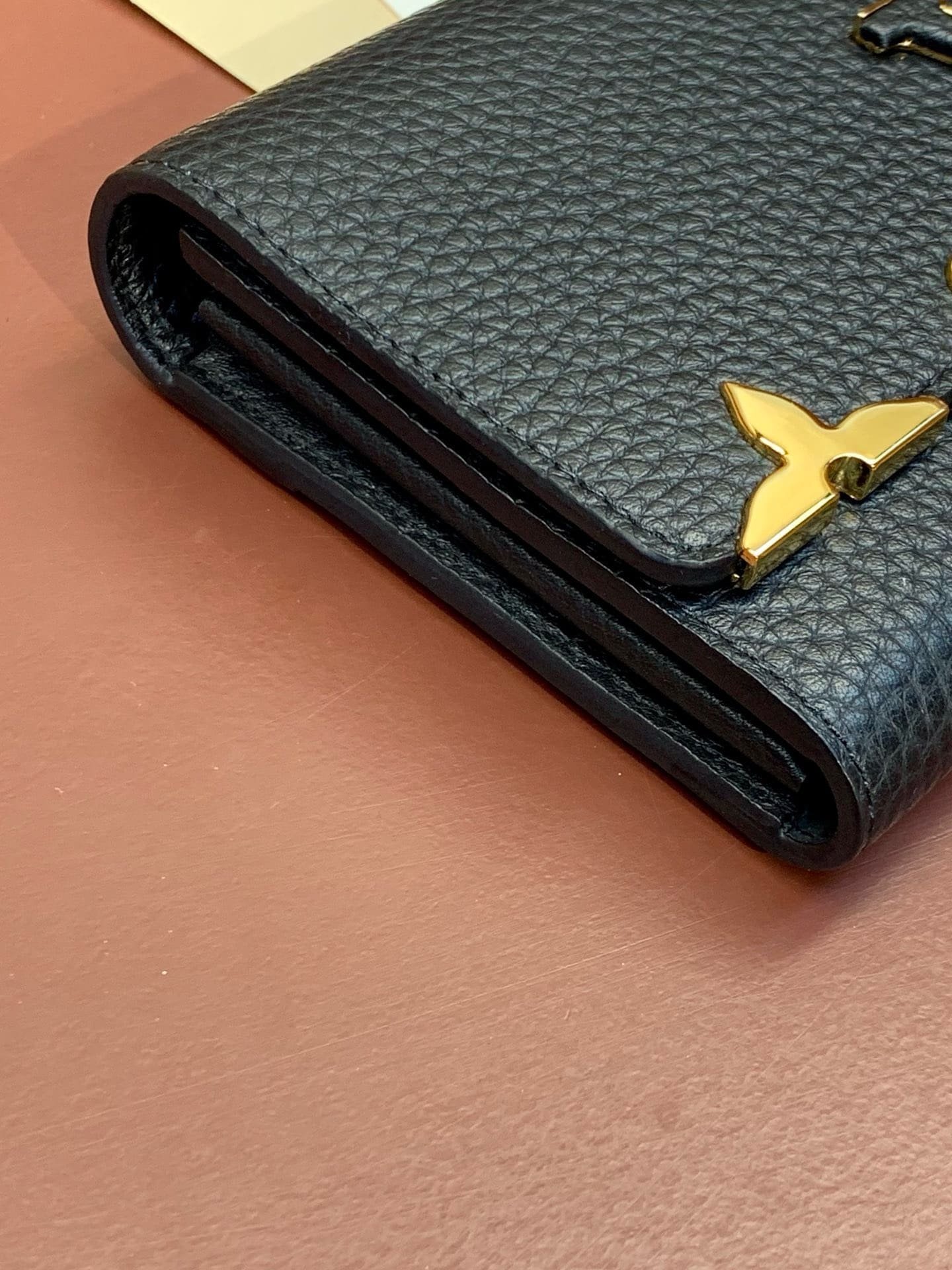 L0vis Vvtt0n M64551 Capucines Wallet