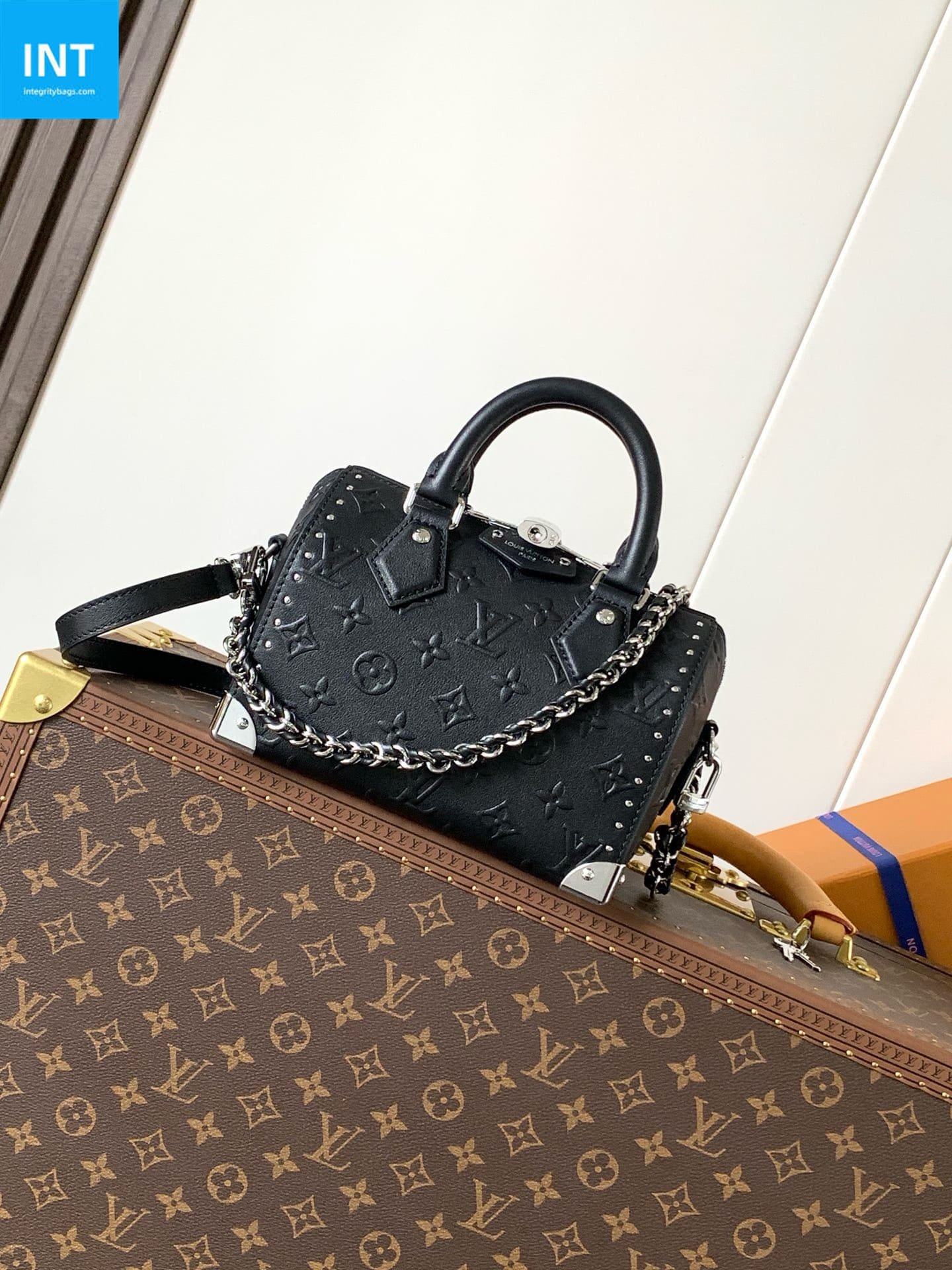 L0vis Vvtt0n M14575 Speedy Trunk 20