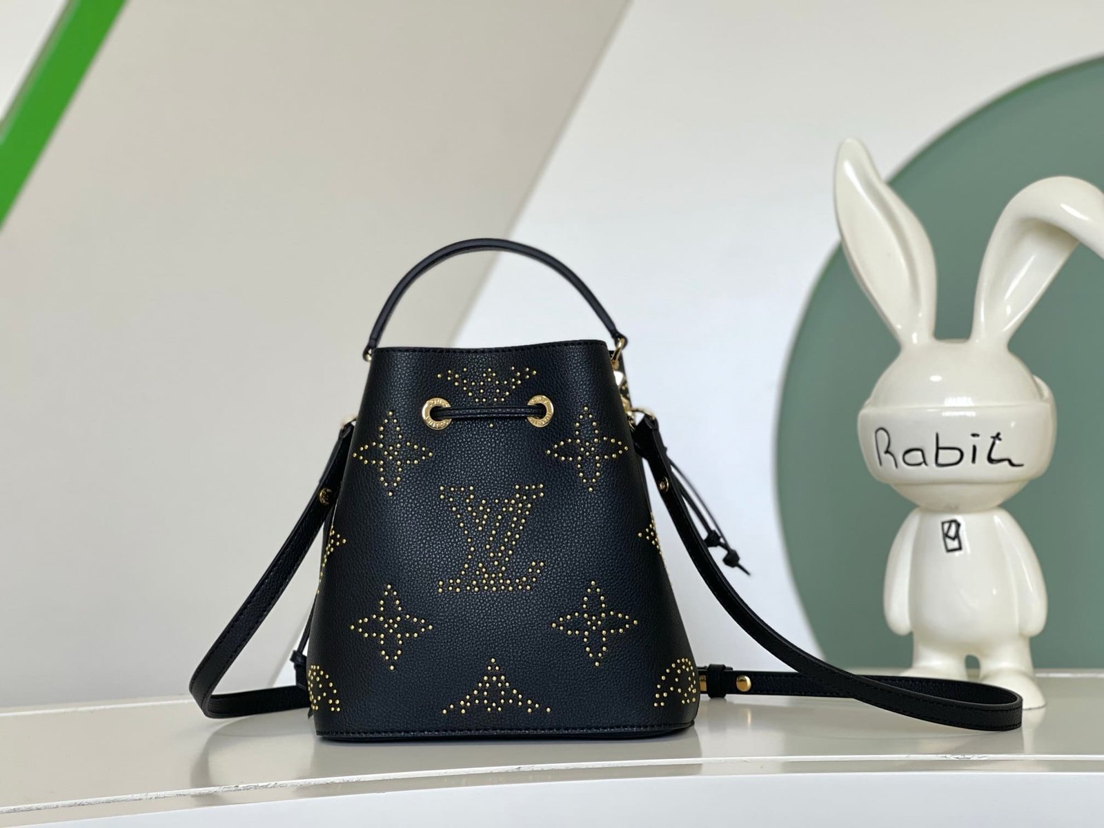 L0vis Vvtt0n NÉONOÉ BB BLACK M46734
