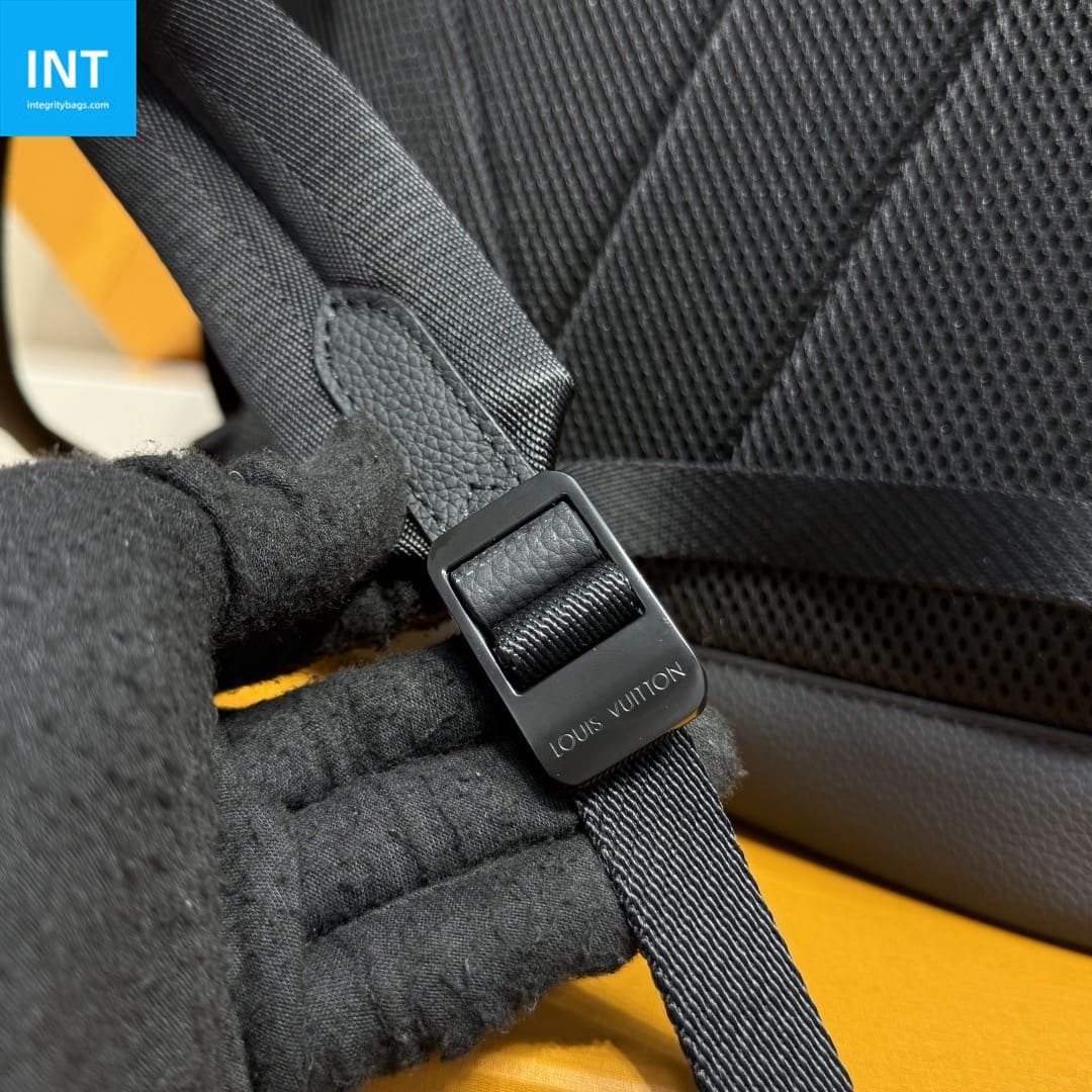 L0vis Vvtt0n M15262 Fastline Backpack
