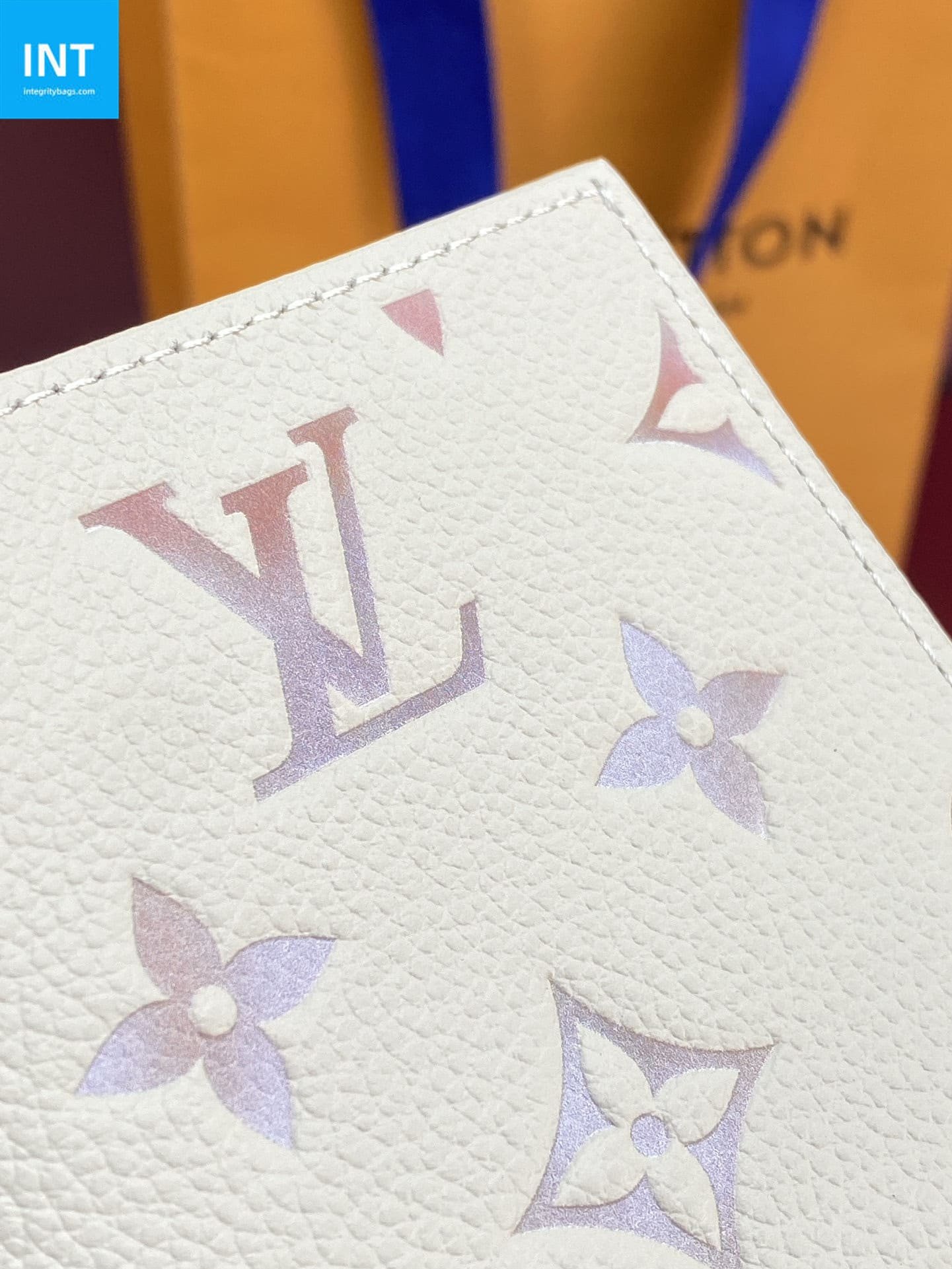 L0vis Vvtt0n M25917 Passport Cover