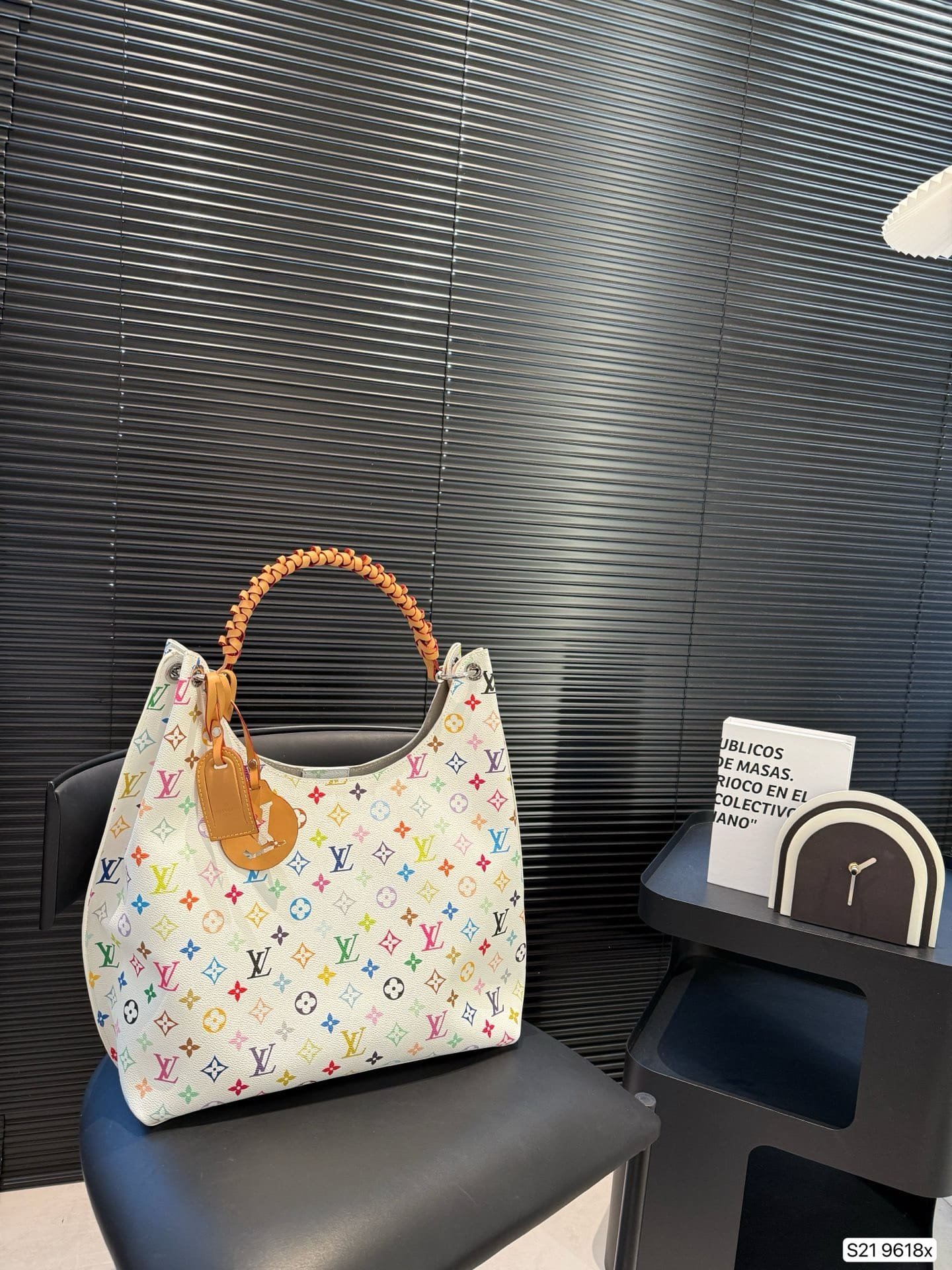 L0vis Vvtt0n tote bag
