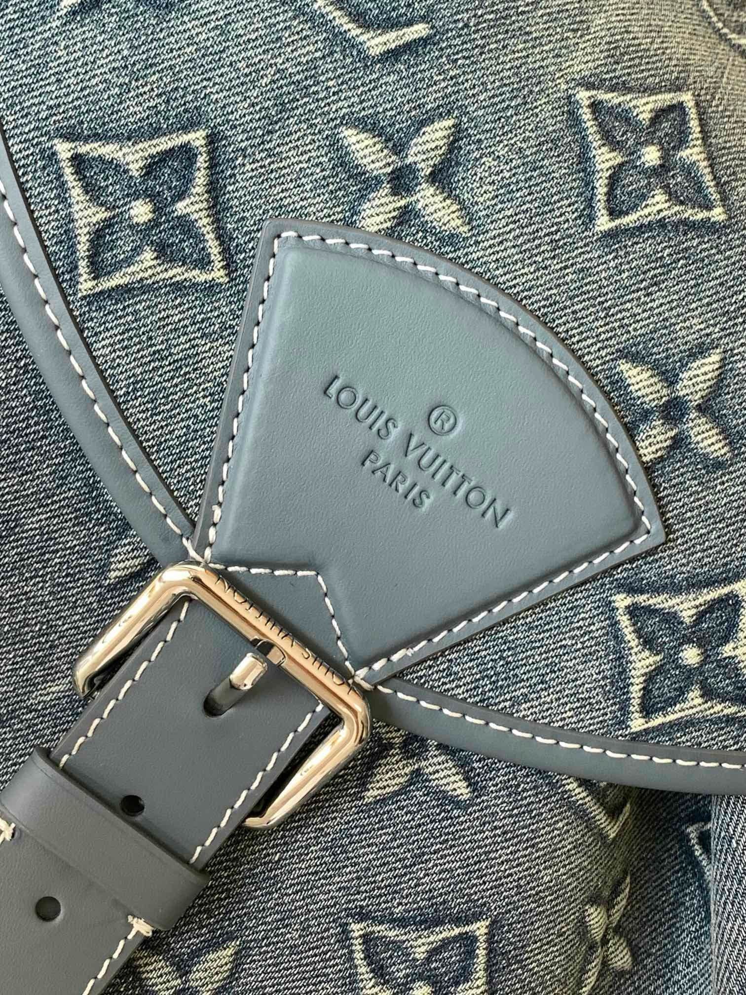 L0vis Vvtt0n M22534 Montsouris Monogram Backpack