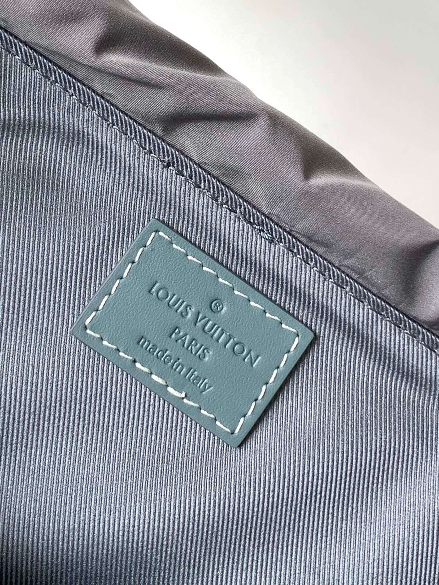 L0vis Vvtt0n M22534 Montsouris Monogram Backpack