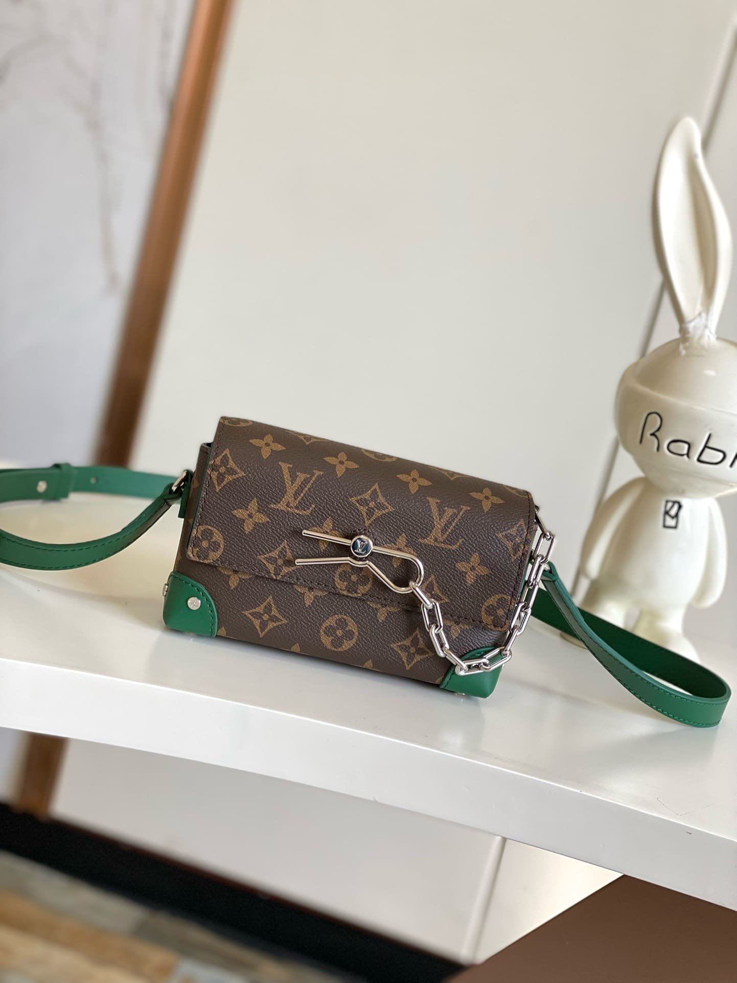 L0vis Vvtt0n M12808 Steamer Wearable Wallet