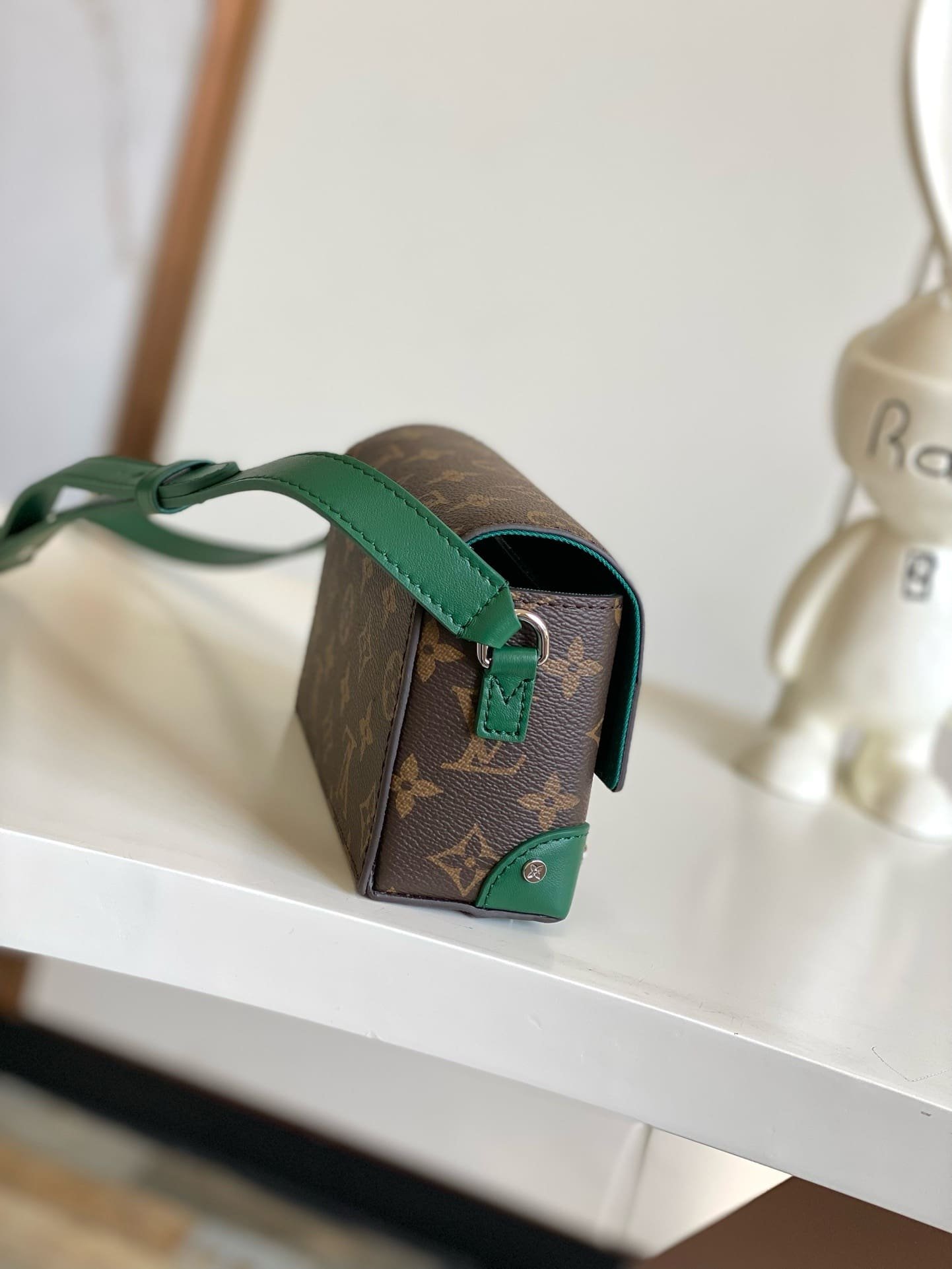 L0vis Vvtt0n M12808 Steamer Wearable Wallet