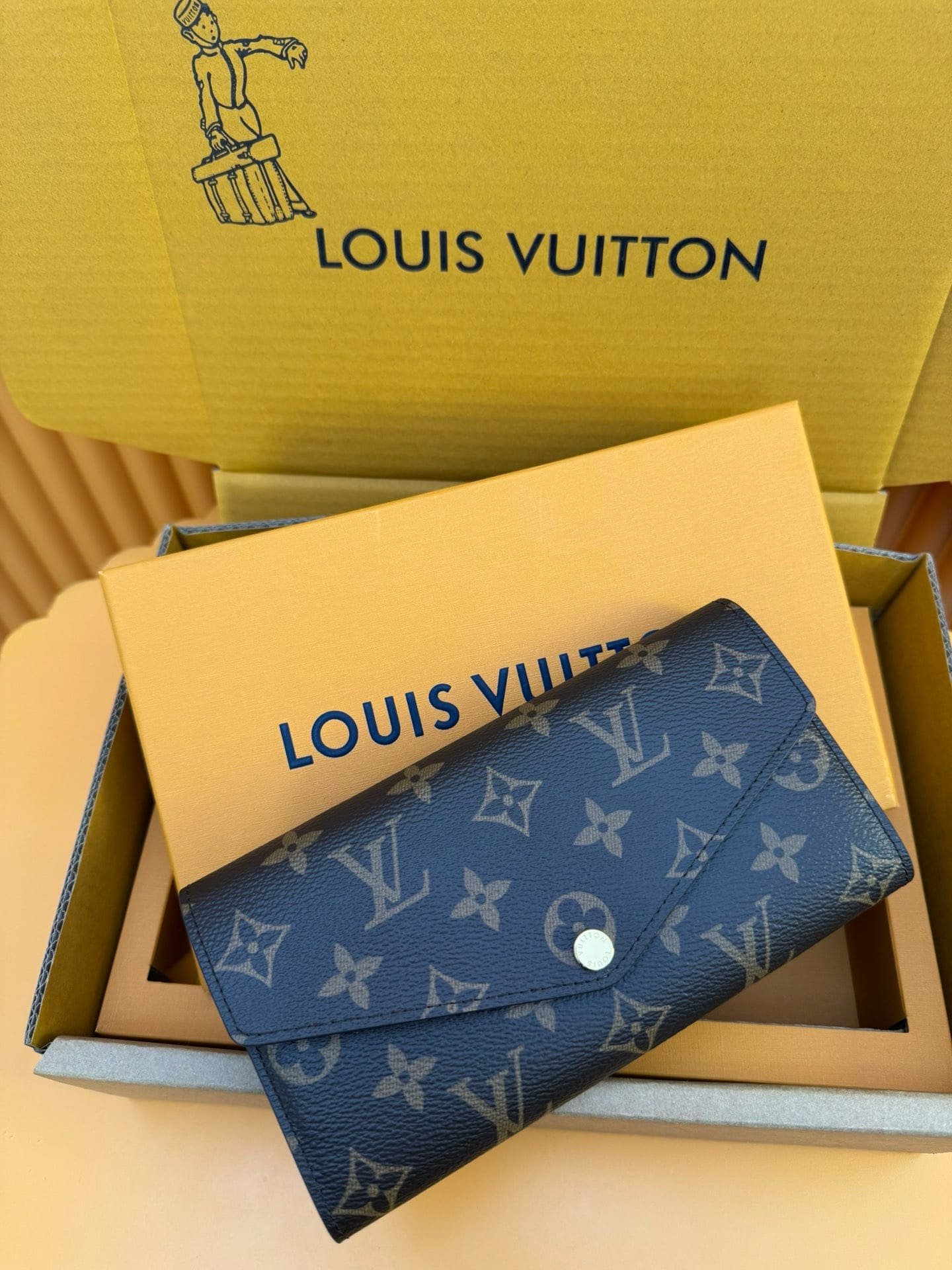 L0vis Vvtt0n M62234 Sarah Wallet