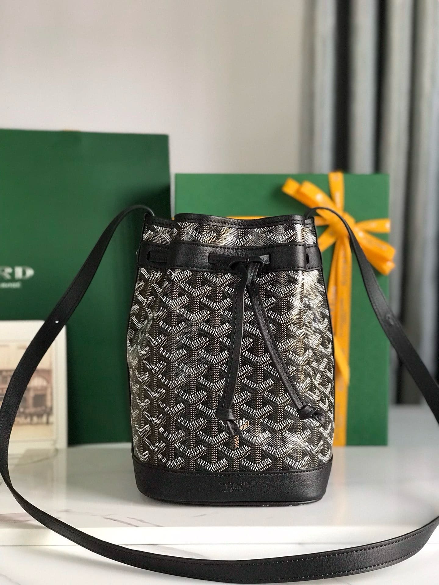 G09ard Petit Flot Bucket Bag