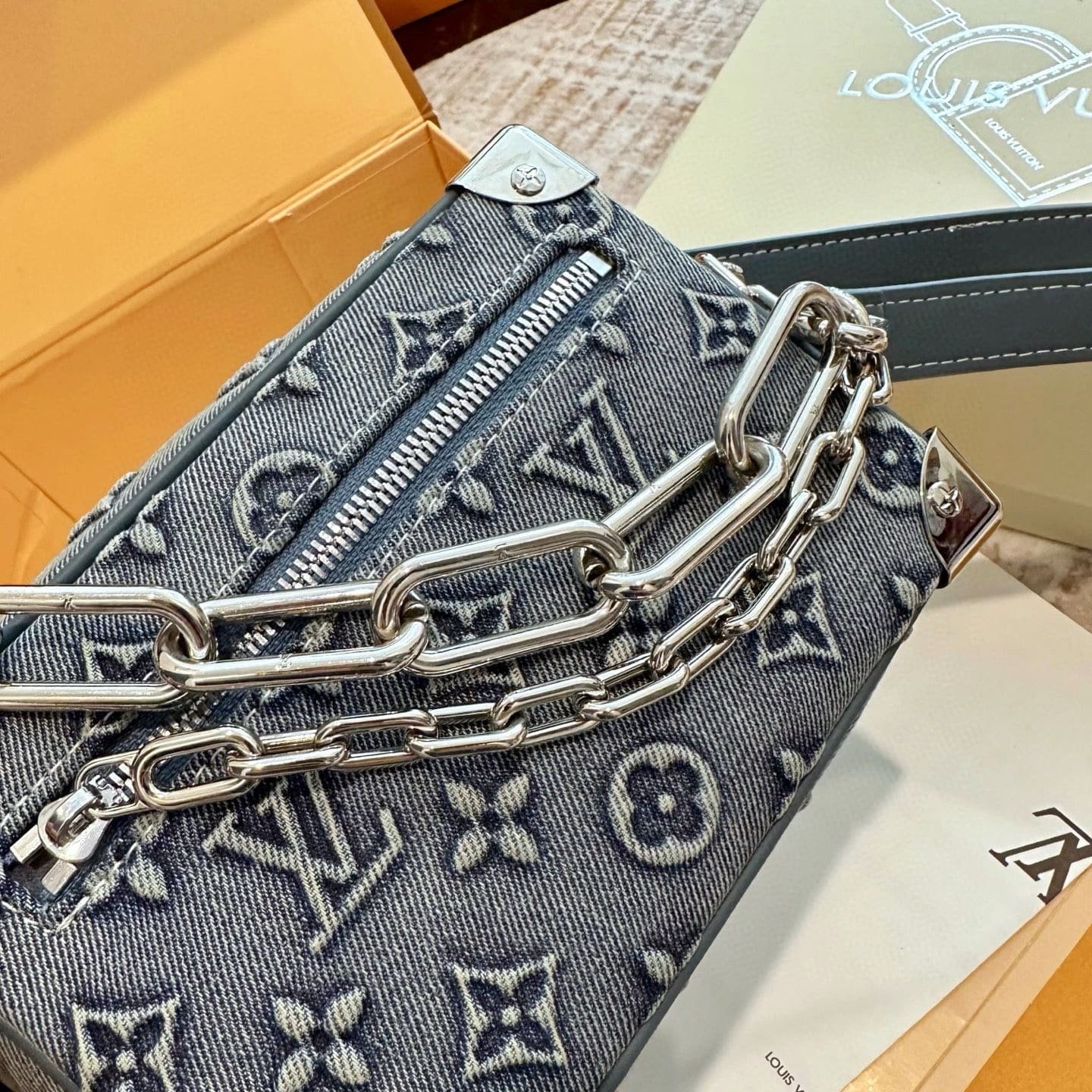 L0vis Vvtt0n mini soft trunk bag