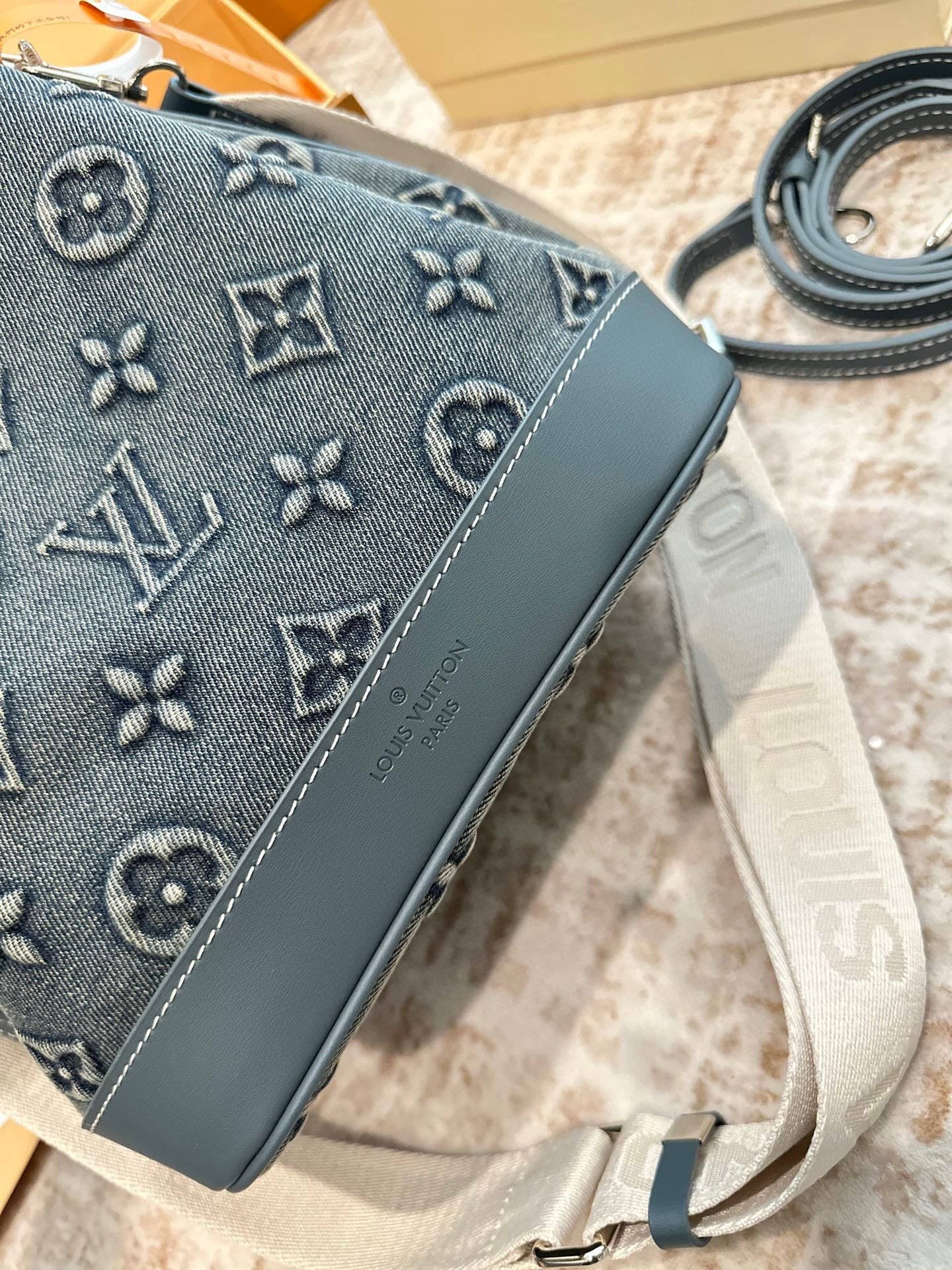 L0vis Vvtt0n Denim Bucket Bag