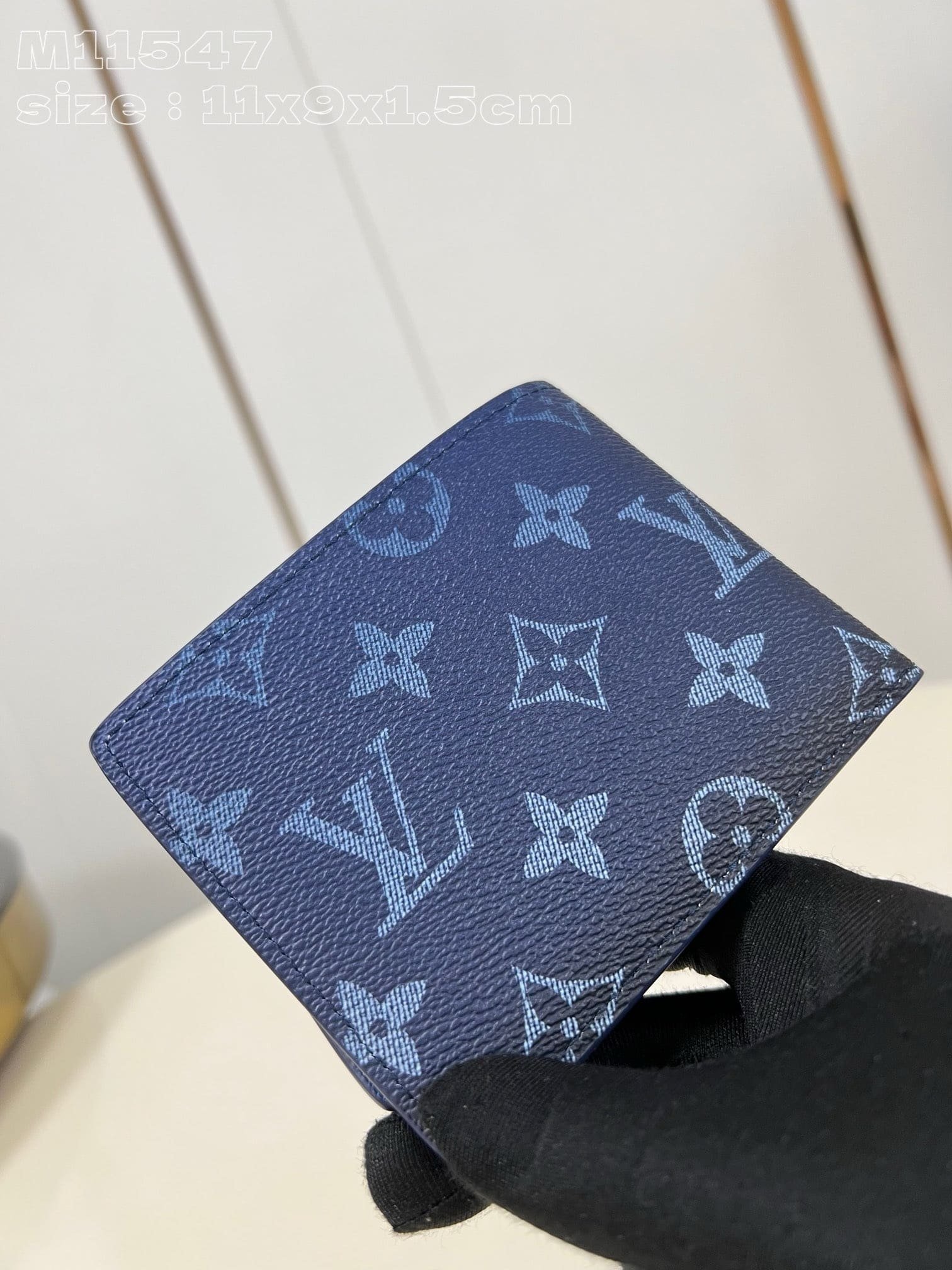 L0vis Vvtt0n M11547 Multiple Wallet