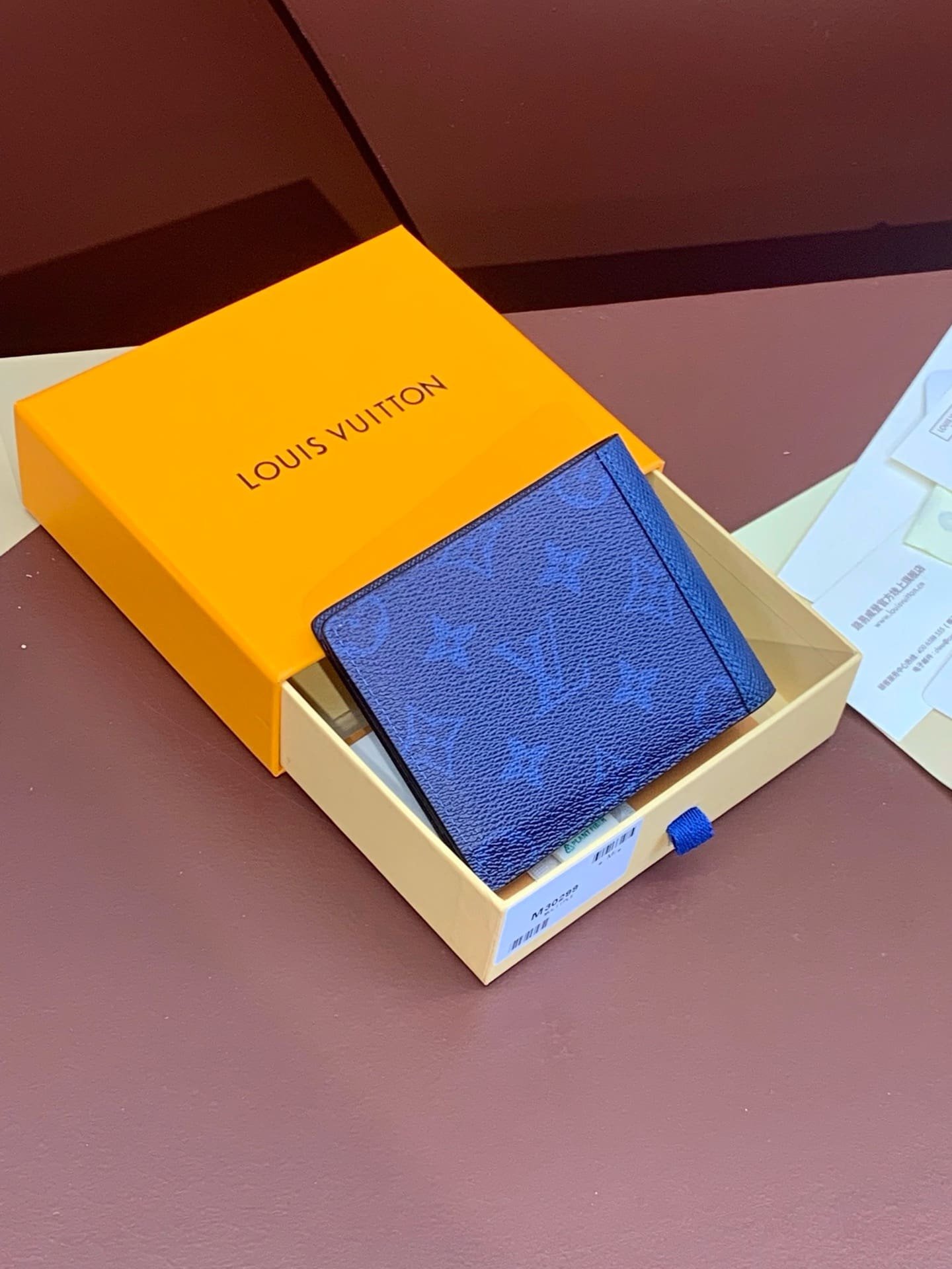 L0vis Vvtt0n M30299 Multiple Wallet