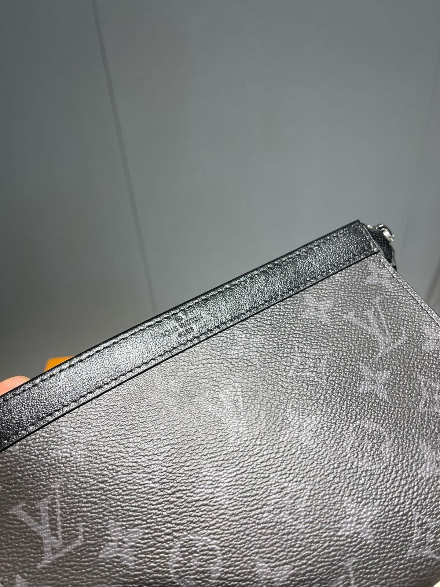 L0vis Vvtt0n M81124 Gaston Wearable Wallet