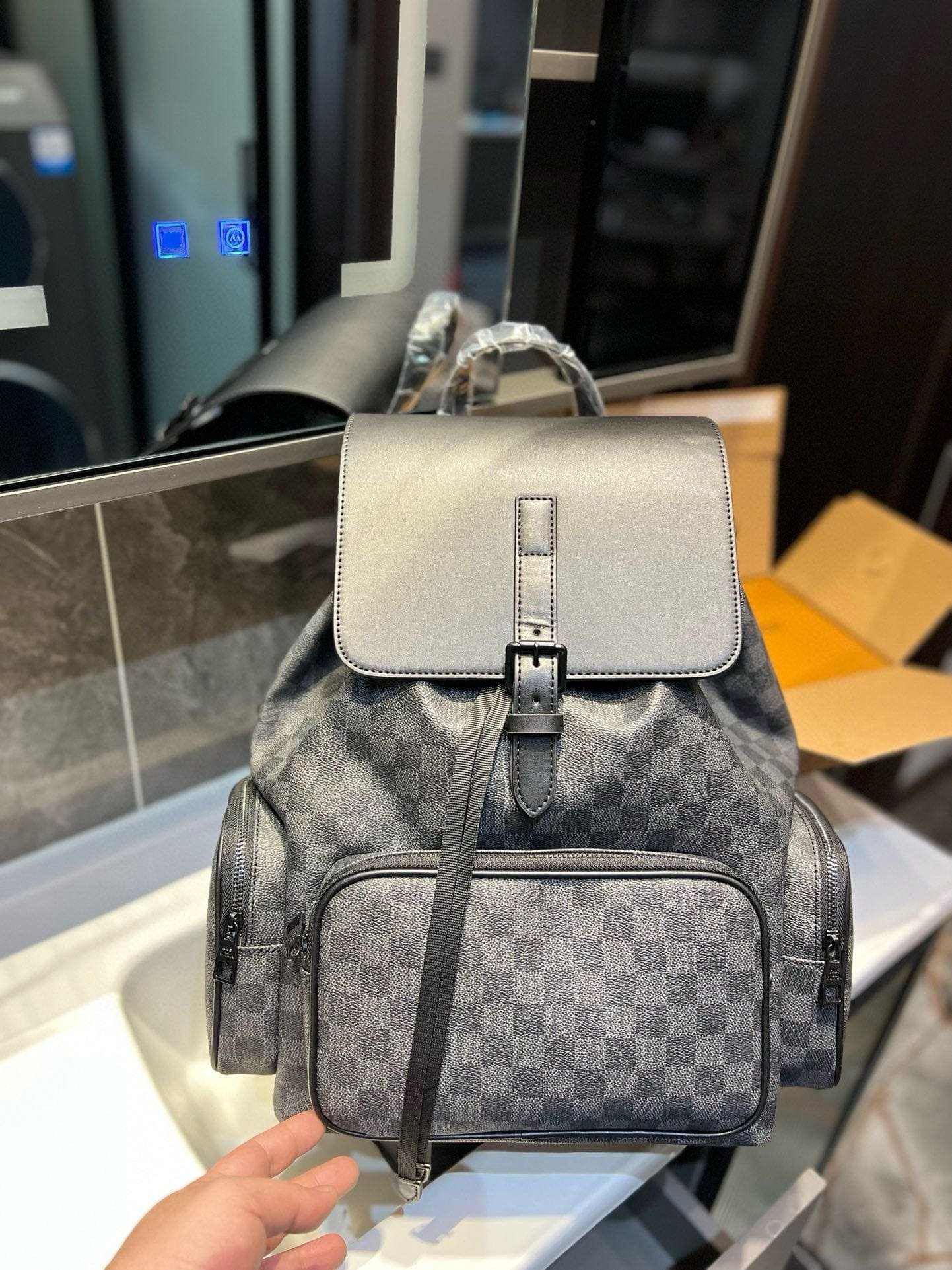 L0vis Vvtt0n Backpack