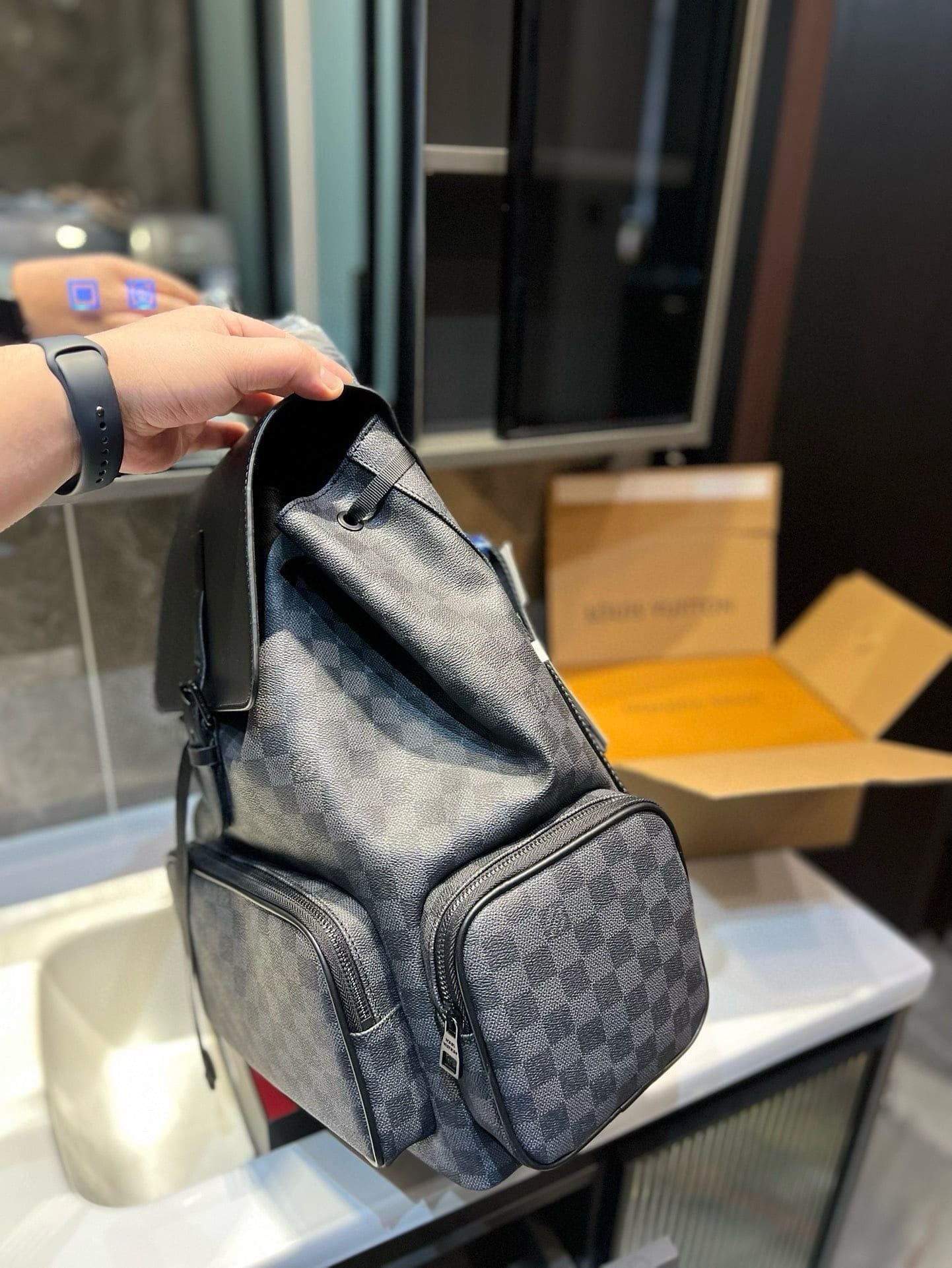 L0vis Vvtt0n Backpack