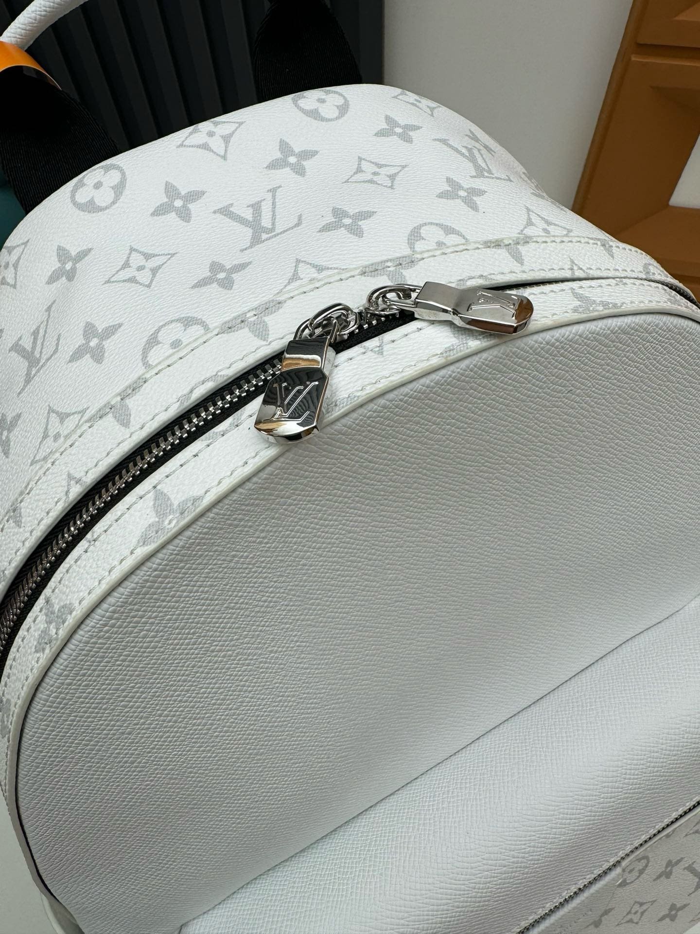 L0vis Vvtt0n M31061 Discovery Backpack