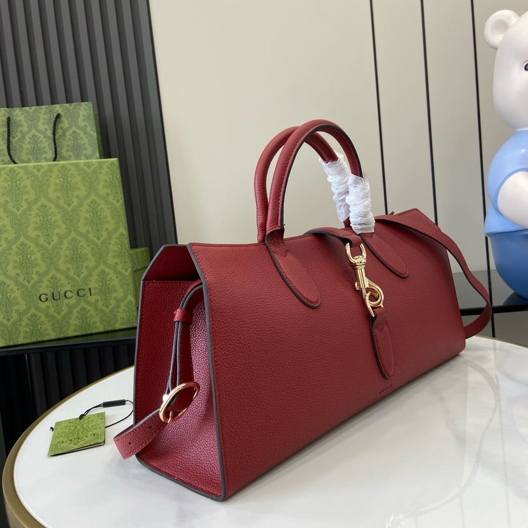 Gvc*1 Medium tote bag with hook closure