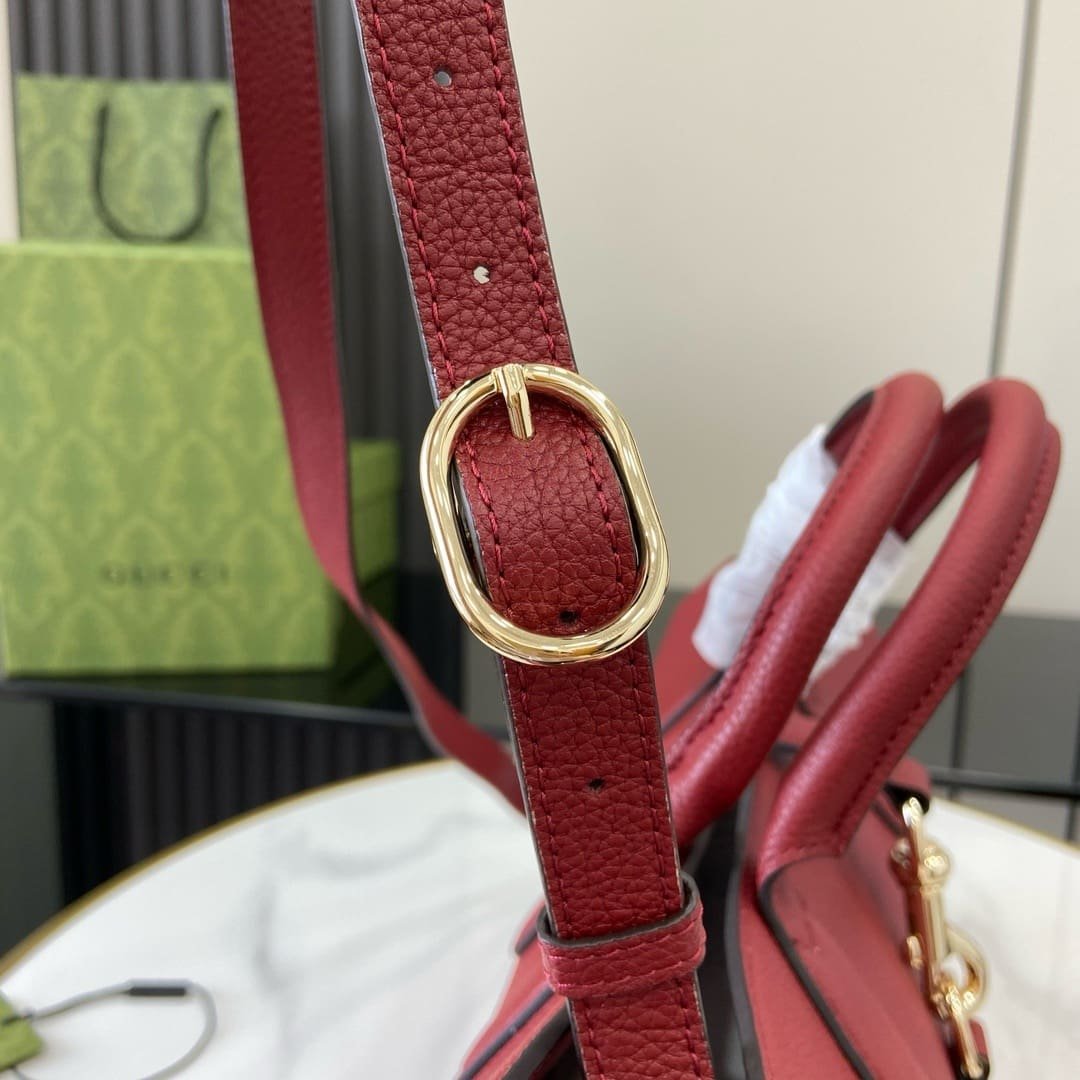 Gvc*1 Medium tote bag with hook closure