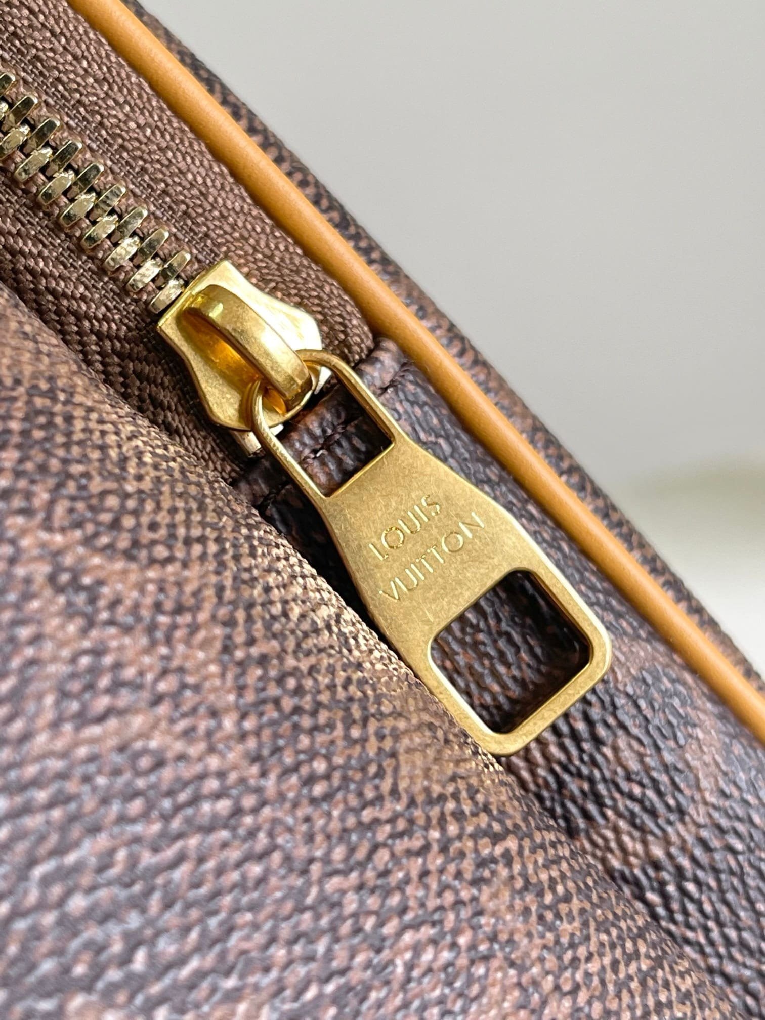 L0vis Vvtt0n M11540 Montsouris Backpack
