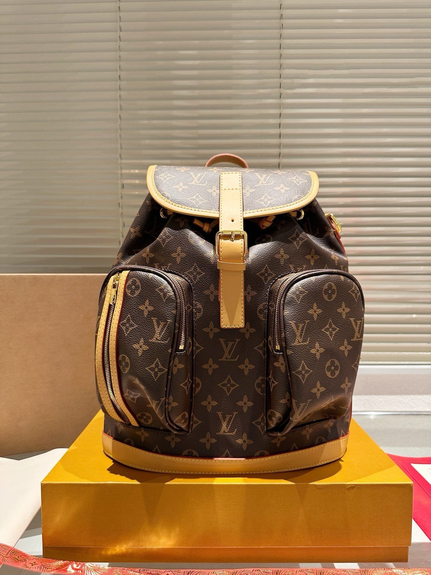 L0vis Vvtt0n BACKPACKS